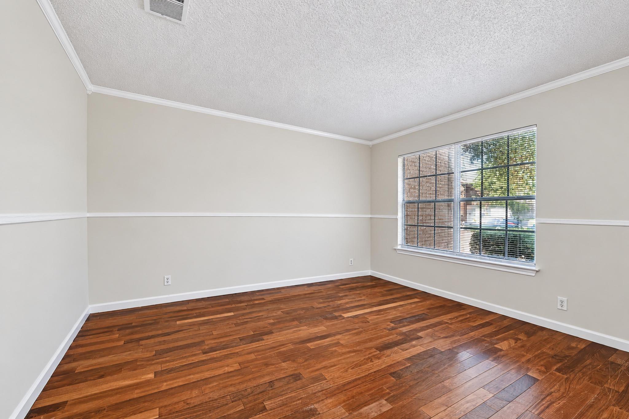 2616 Oakwood Glen DR — photo 3