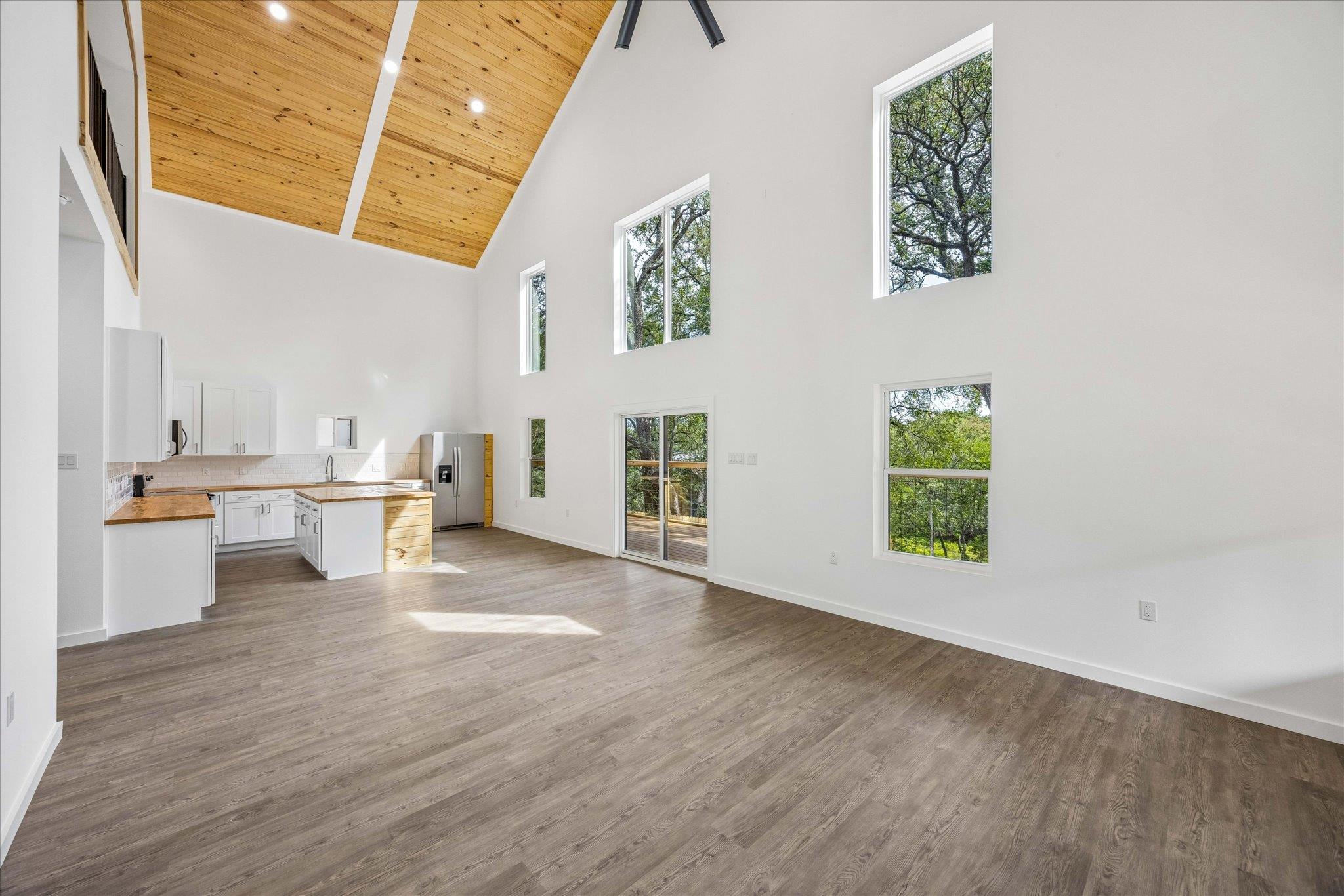34 Pleasant Valley DR — photo 3