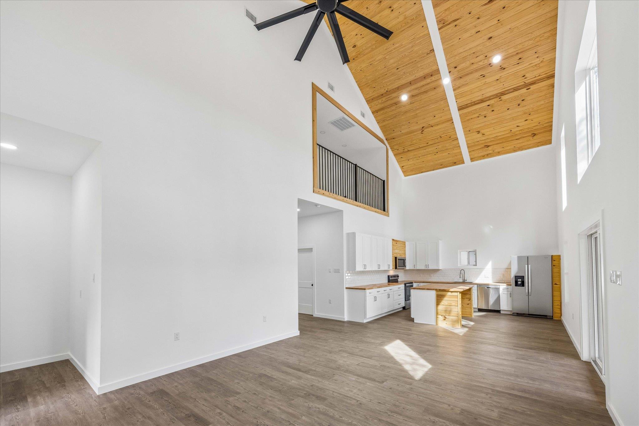 34 Pleasant Valley DR — photo 4