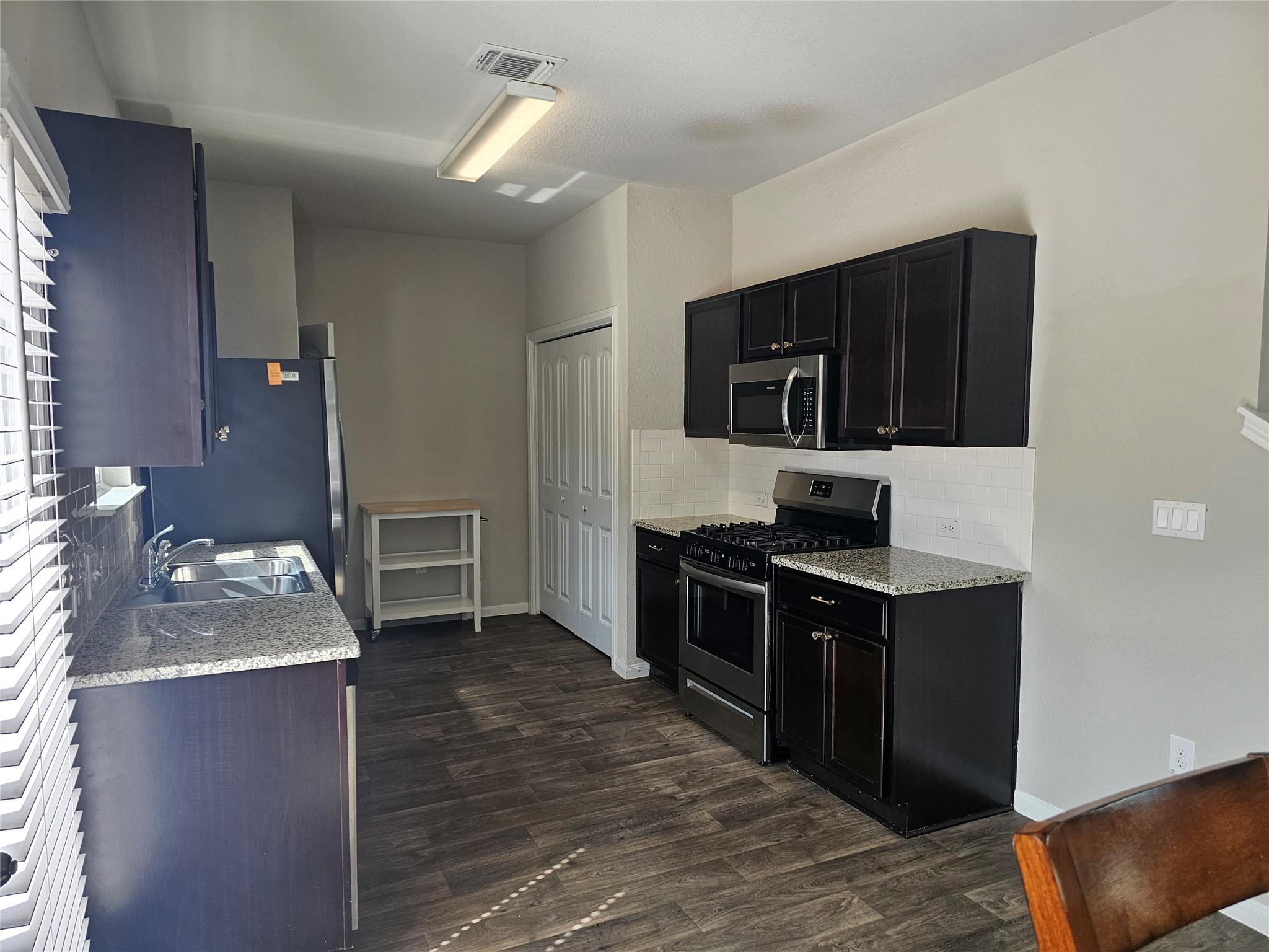 10504 Fulton Ave — photo 5