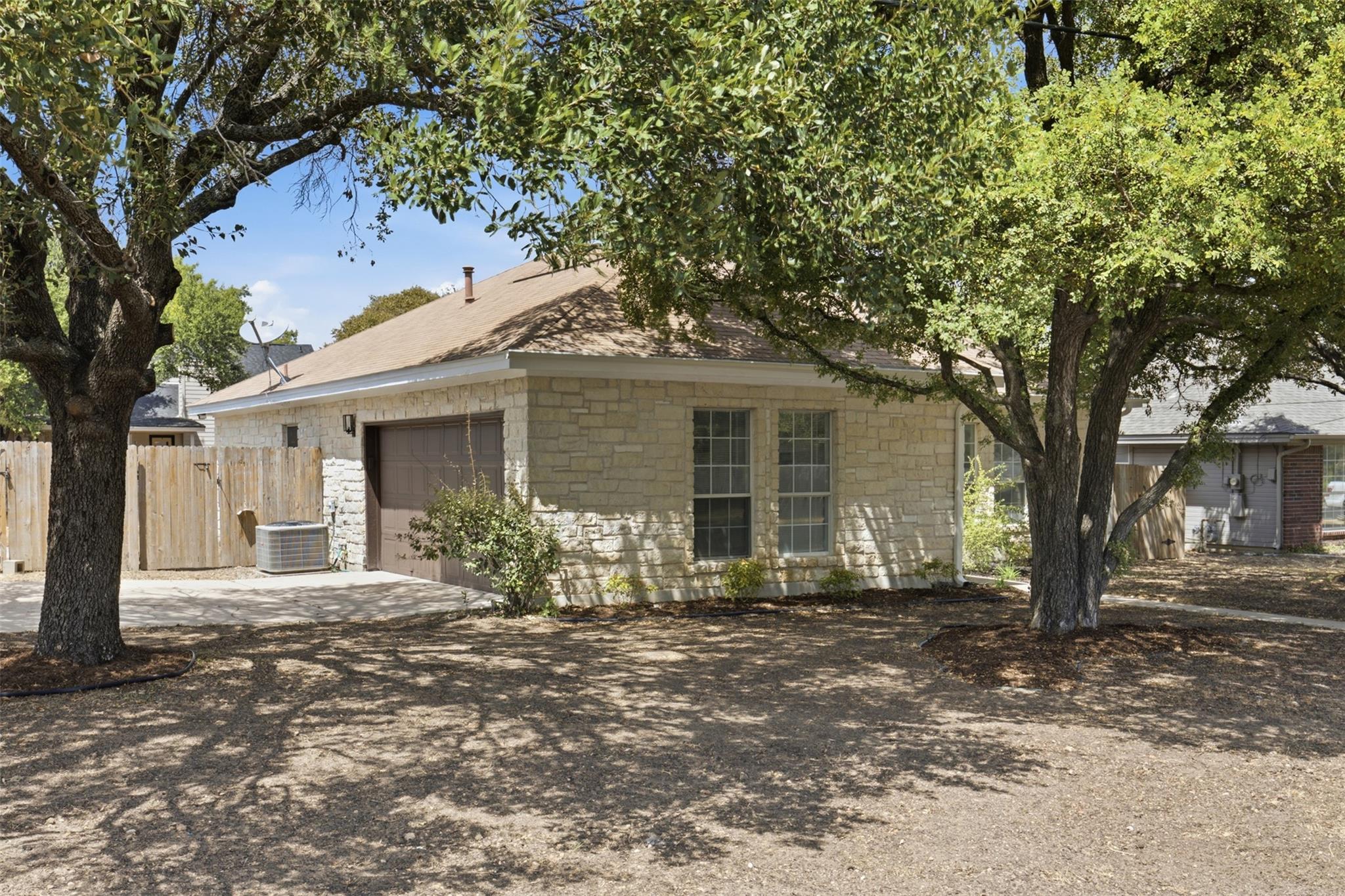 312 DEBORA DR — photo 3