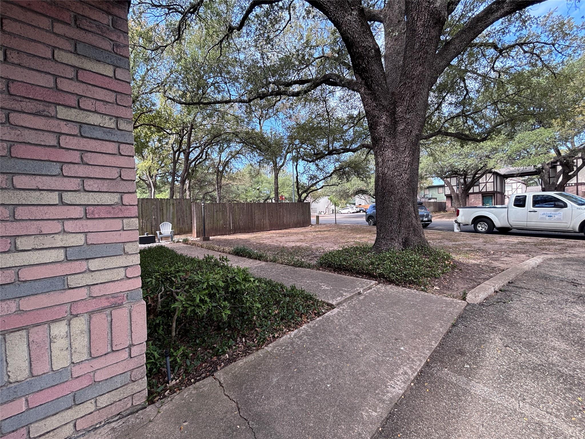 7407 Shadow Hill DR — photo 3