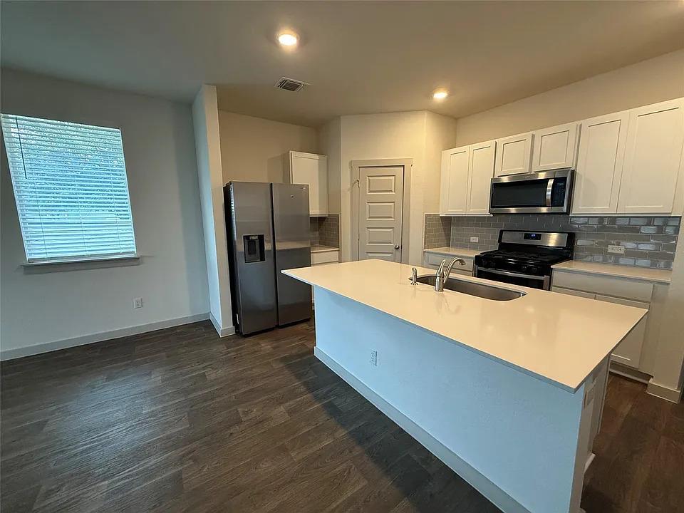 400 Barton Creek LN — photo 3