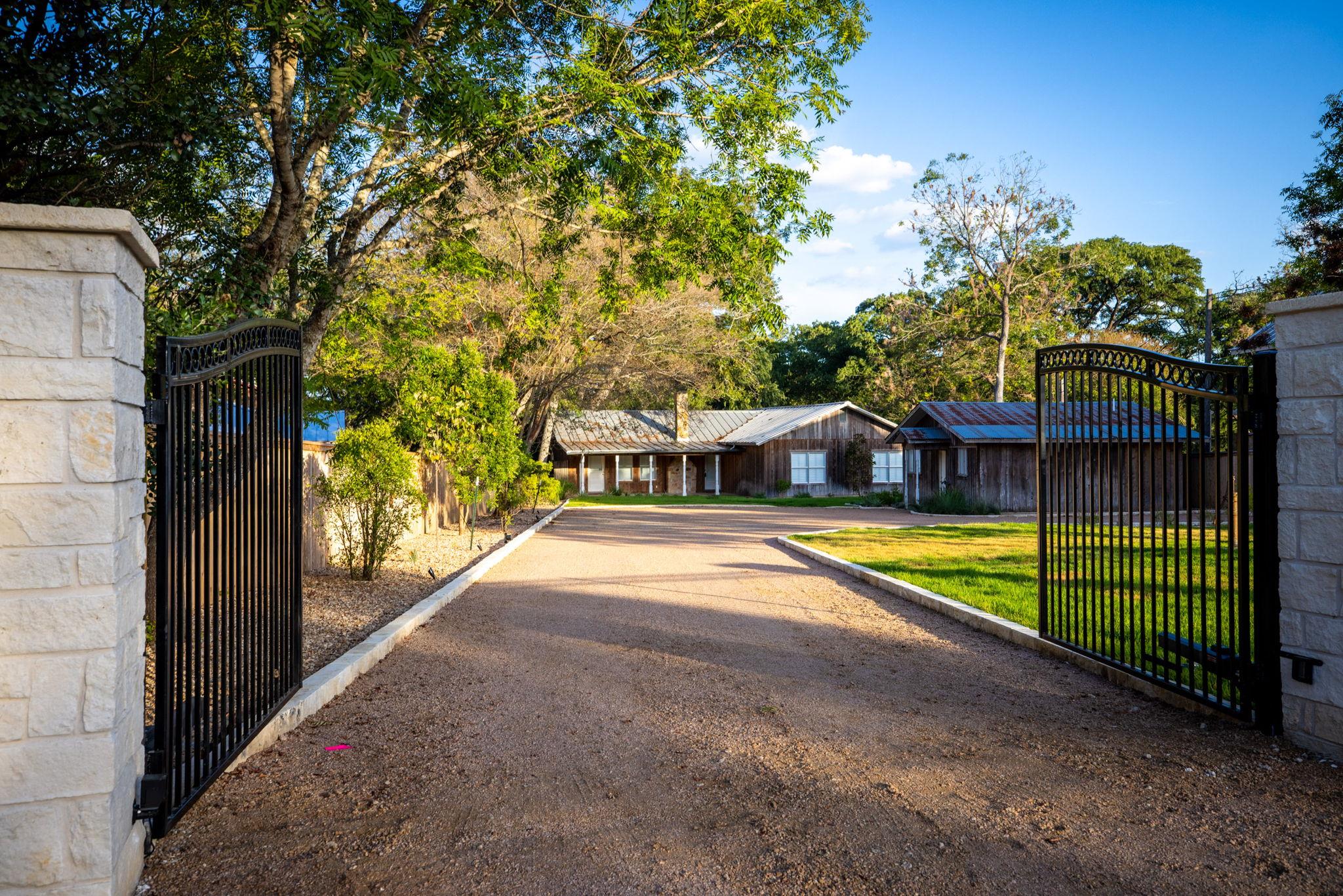 2221 GRUENE RD RD — photo 5