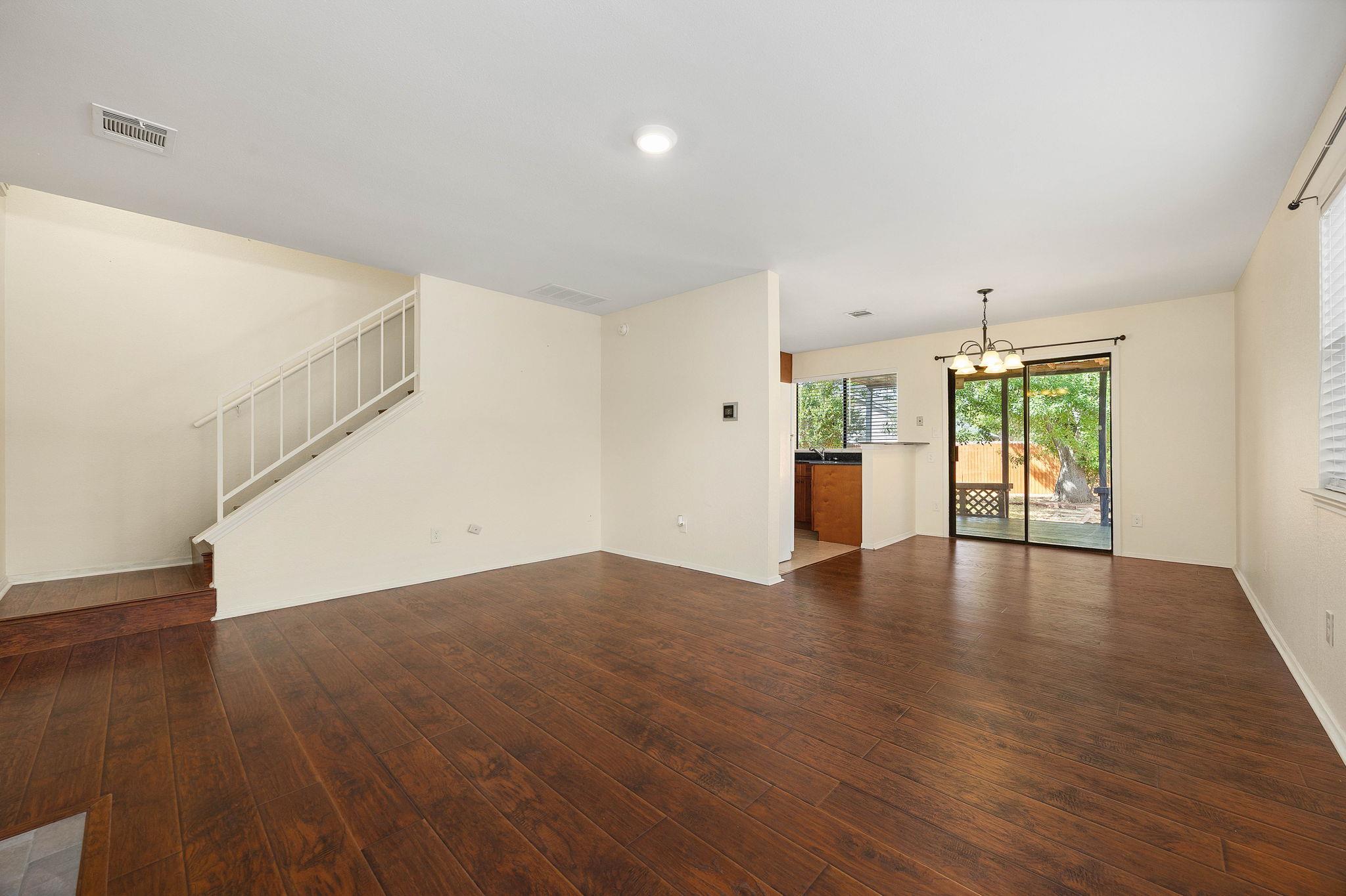 2409 Dowd LN — photo 3