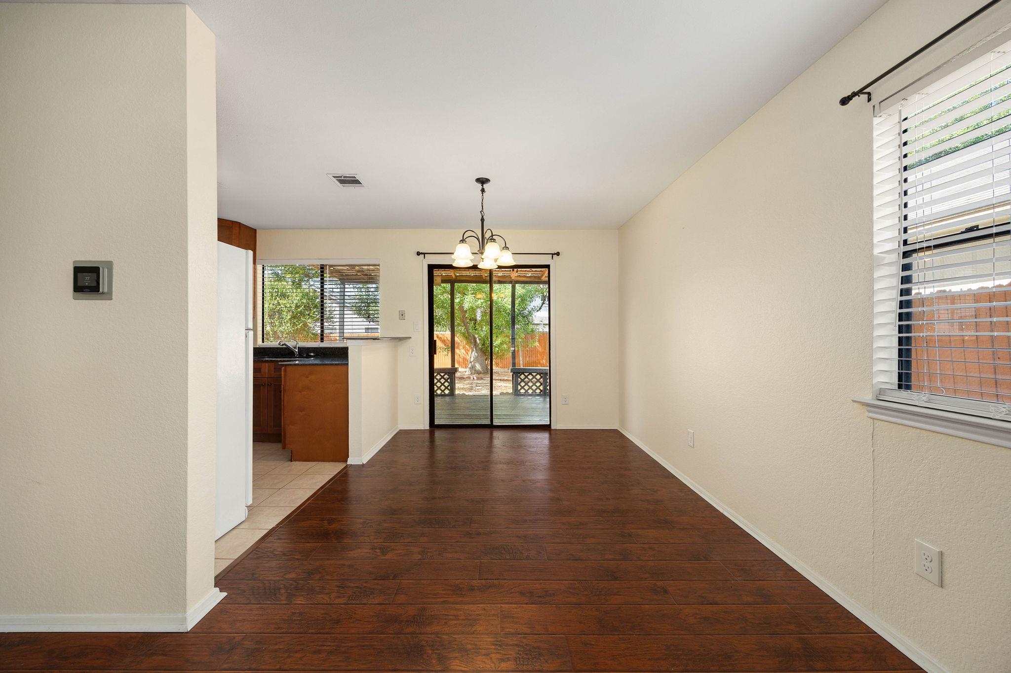 2409 Dowd LN — photo 4