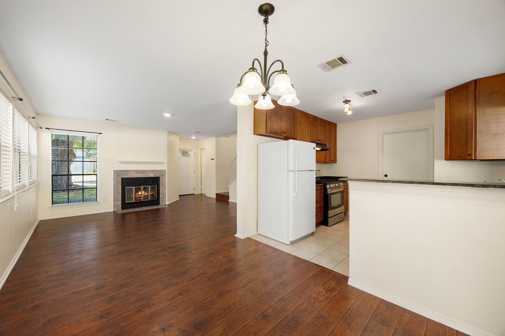 2409 Dowd LN — photo 5