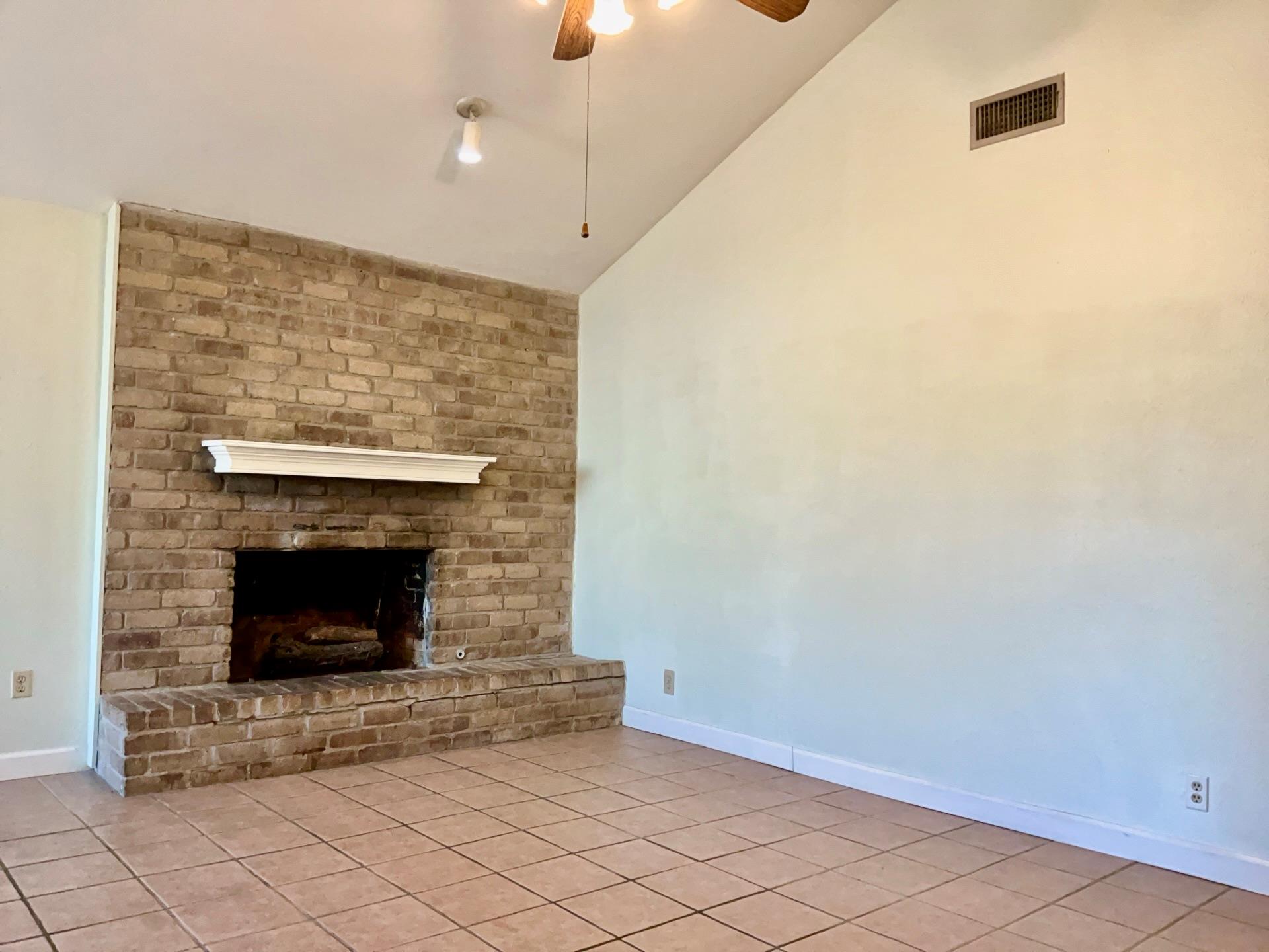 408 Central DR — photo 3