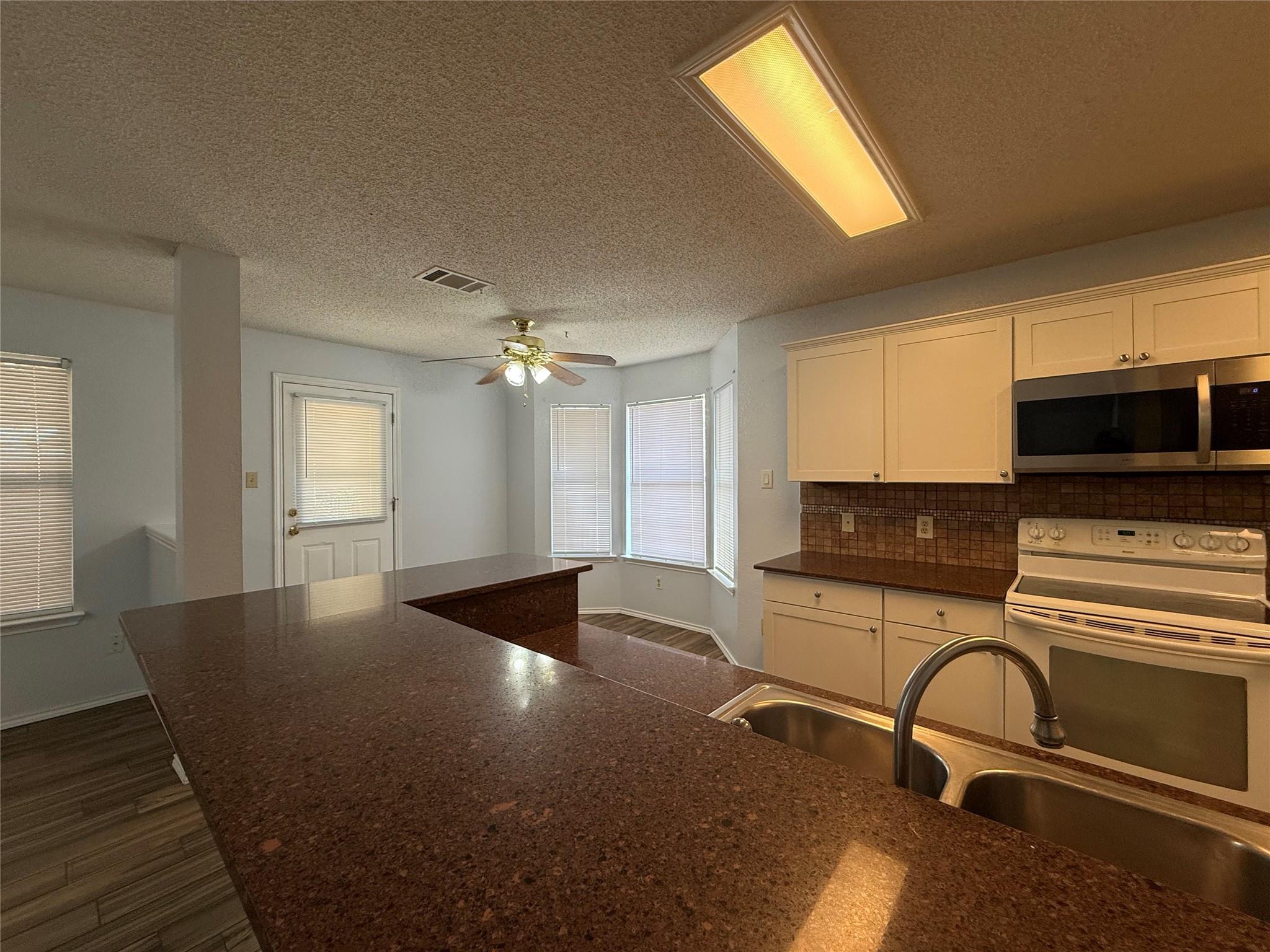 1914 Hollow Ridge DR — photo 5
