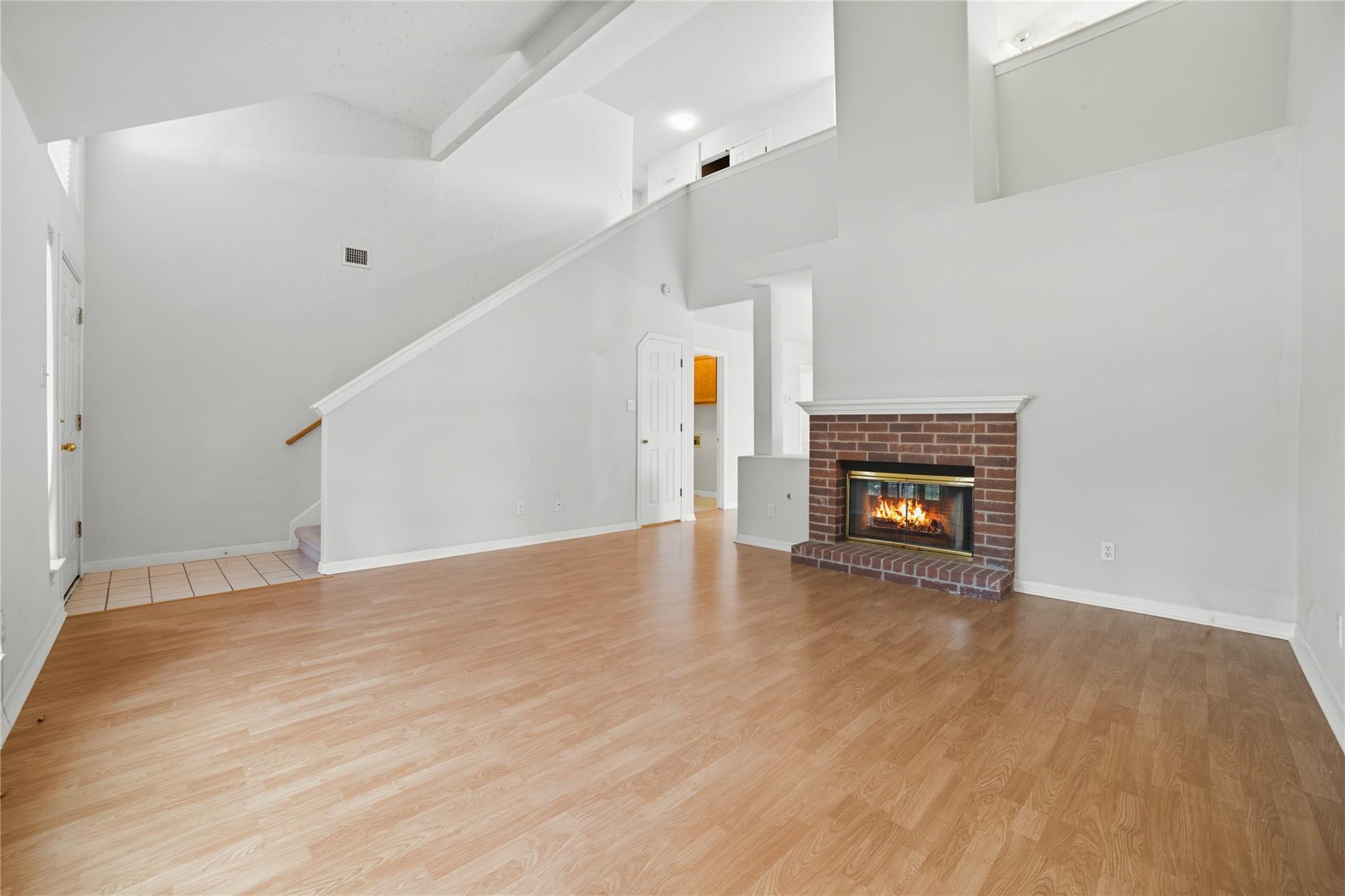 1911 Cedar Bend DR — photo 4