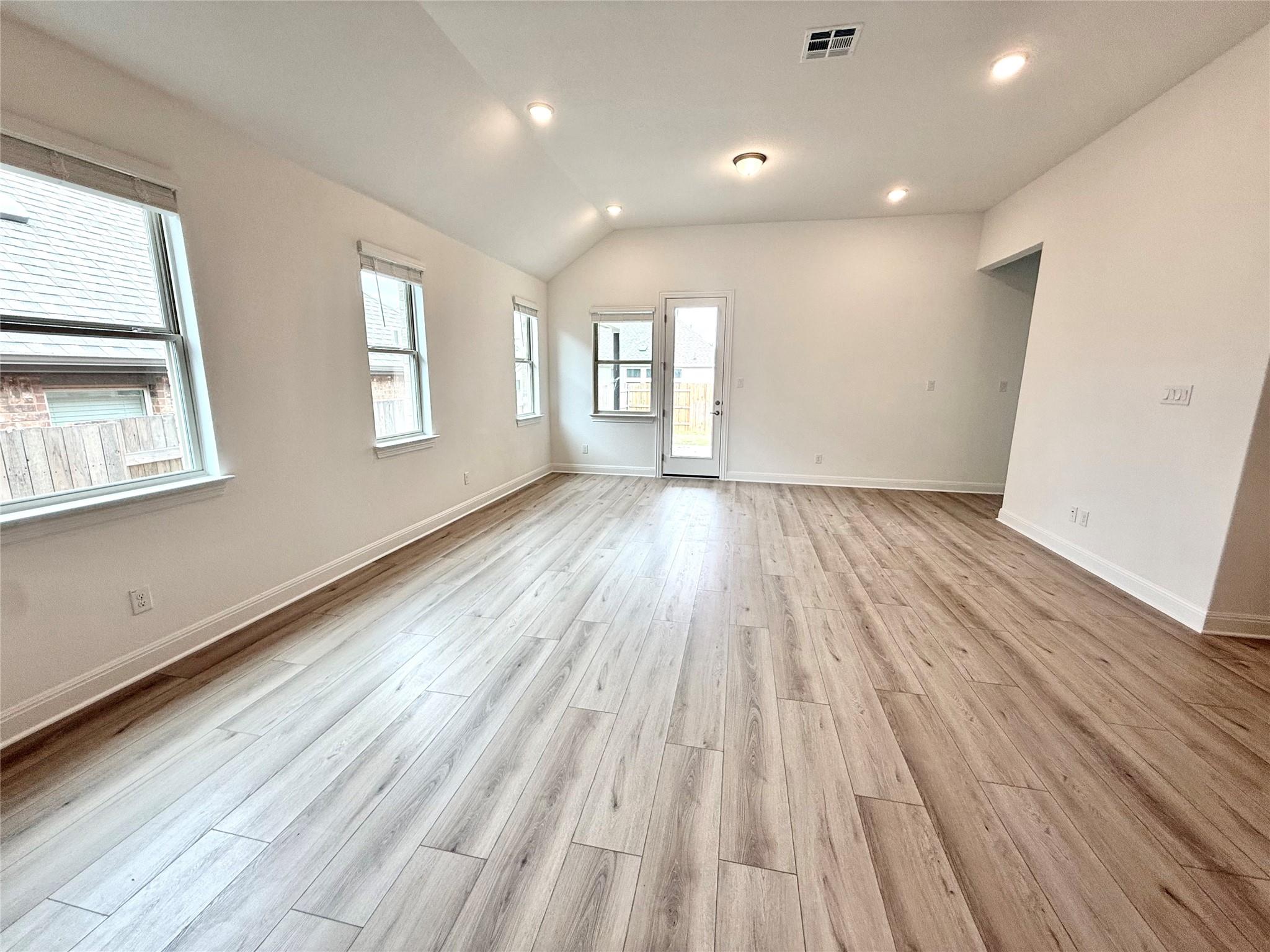 241 Mango CIR — photo 3