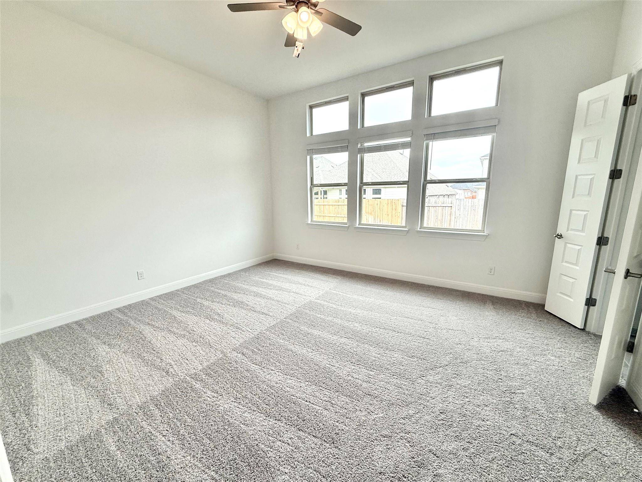 241 Mango CIR — photo 4