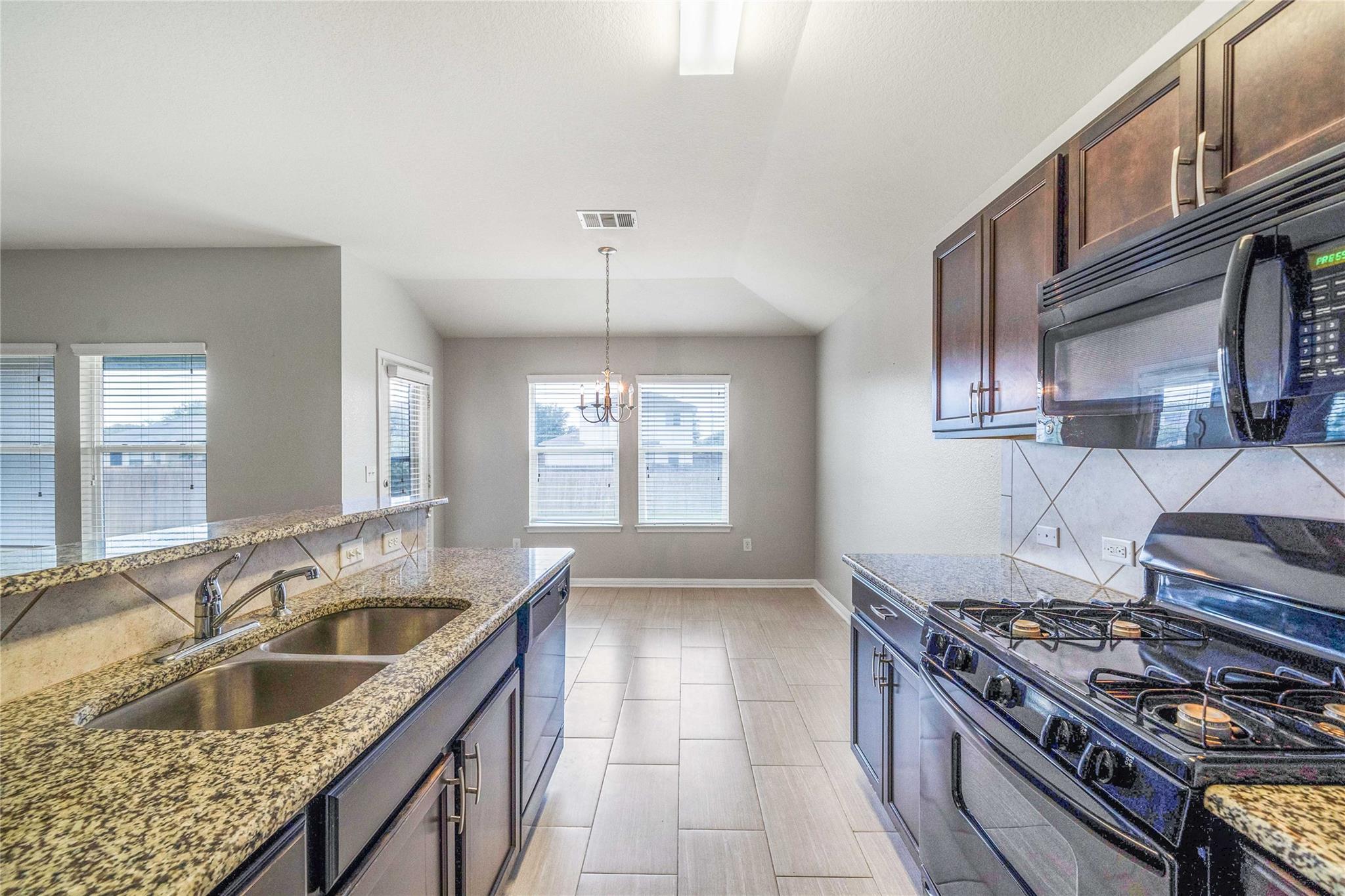 314 Foxglove DR — photo 4