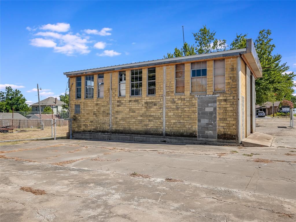 1018 Main ST — photo 3