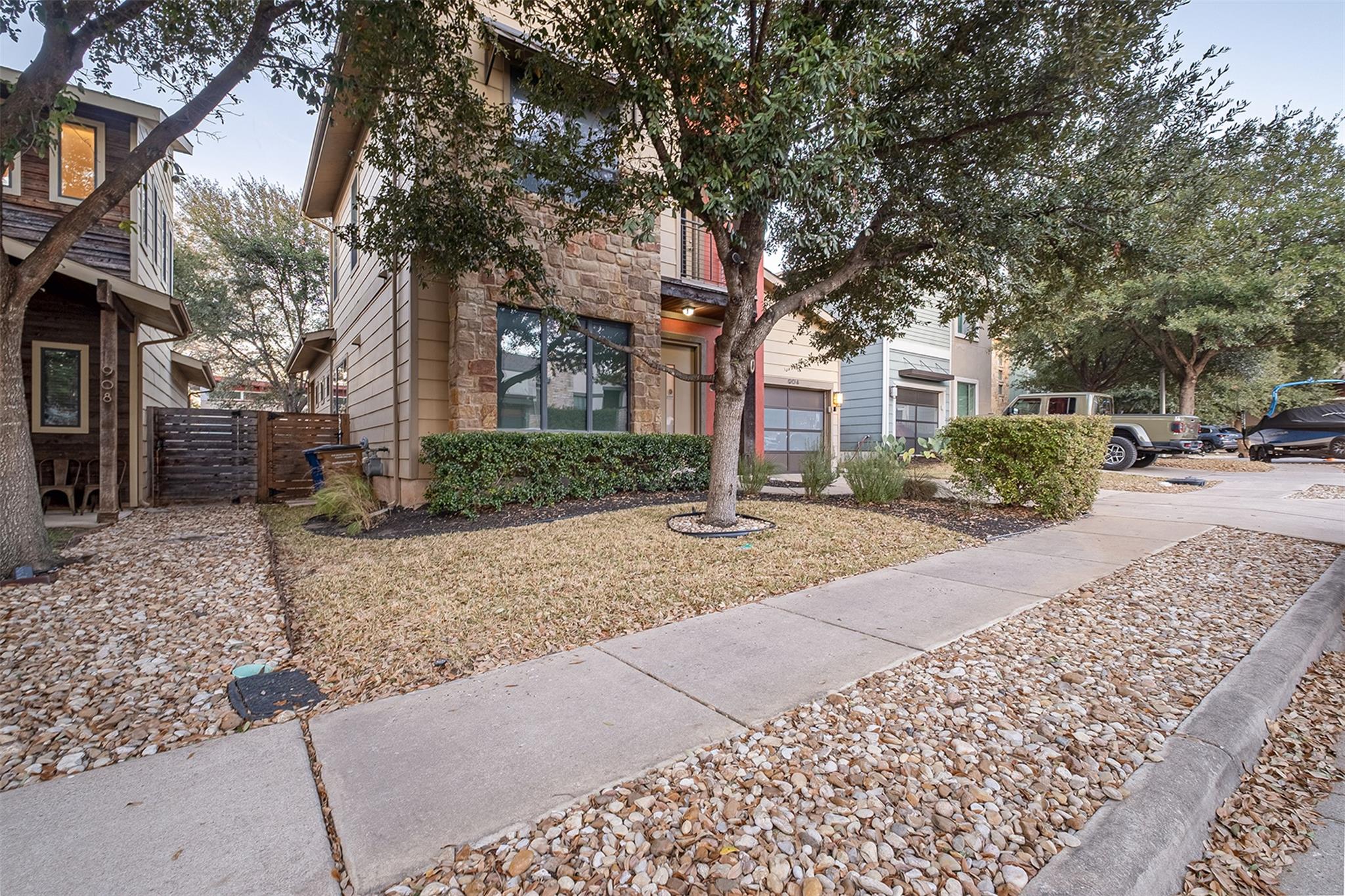 904 Freewater LN — photo 3