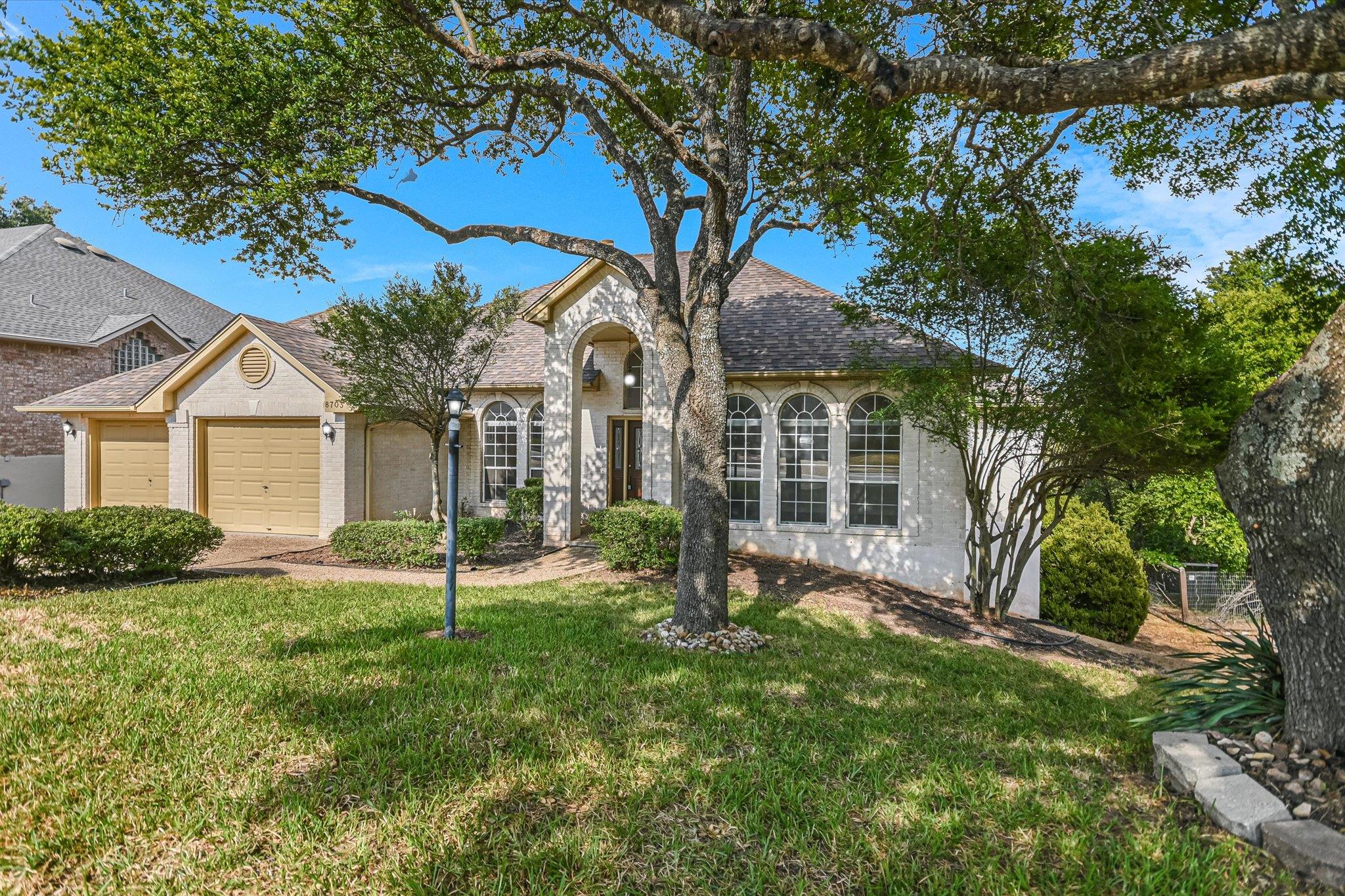 8703 Bluegrass DR