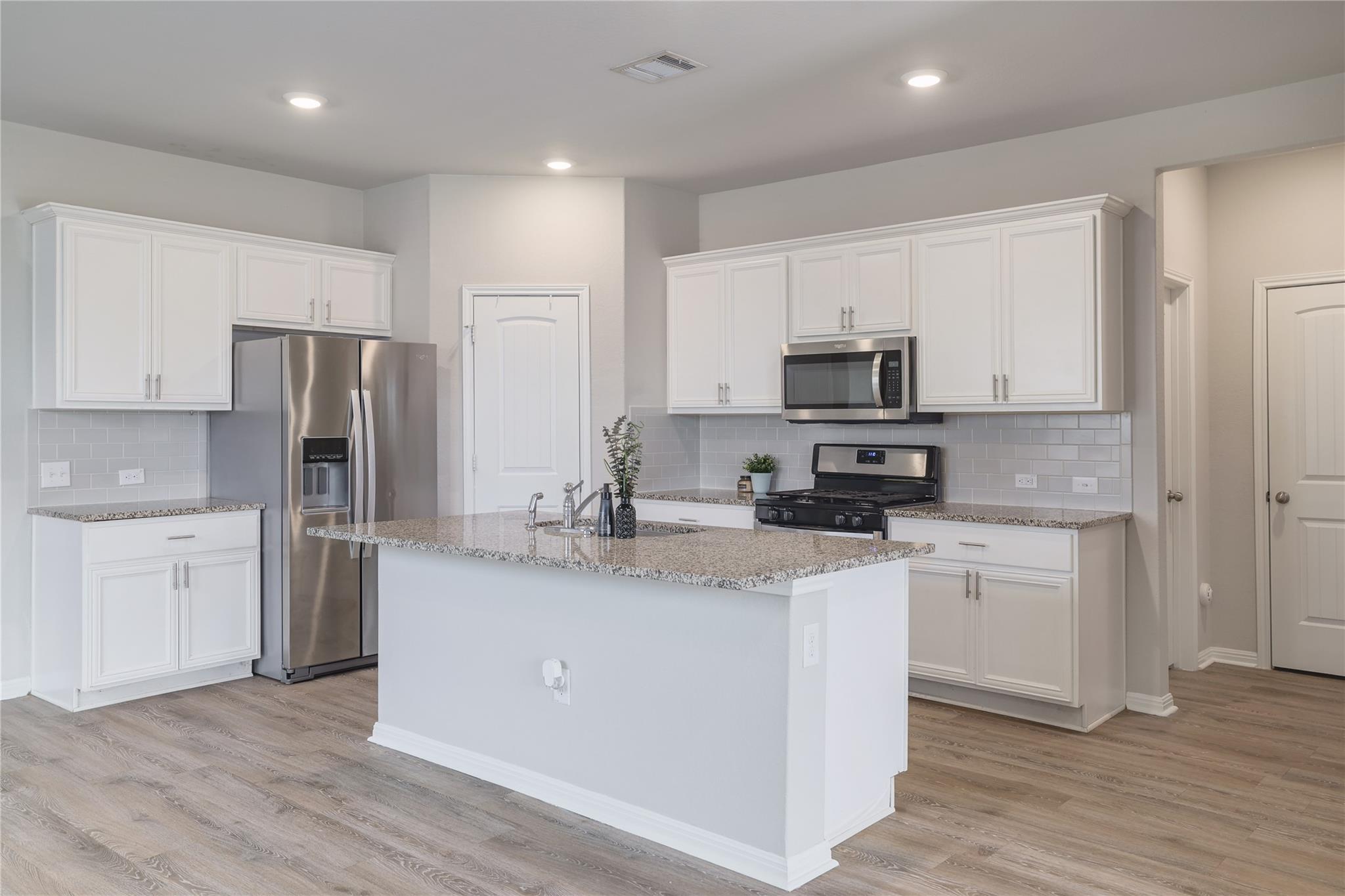 445 Shiner LN — photo 3
