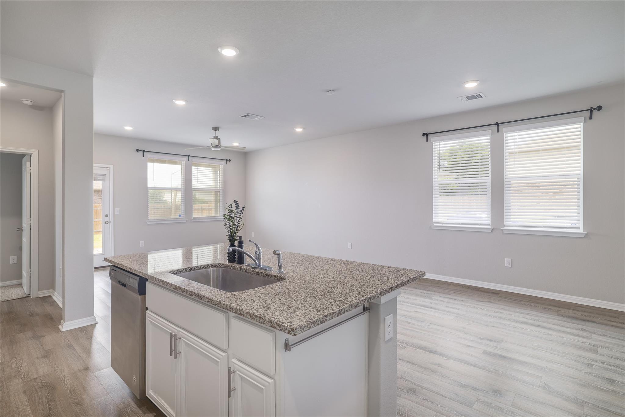 445 Shiner LN — photo 5
