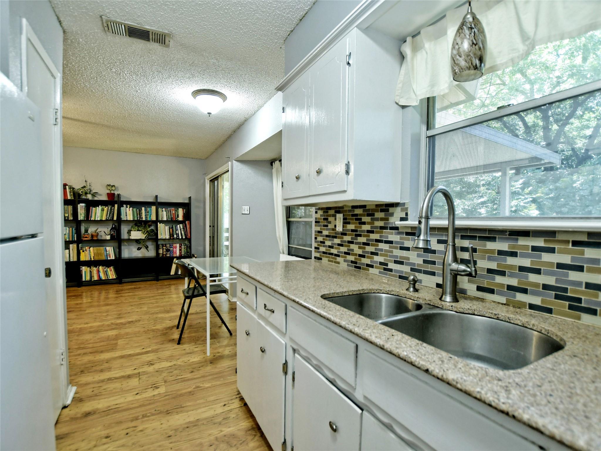 4911 Aberdeen CIR — photo 3
