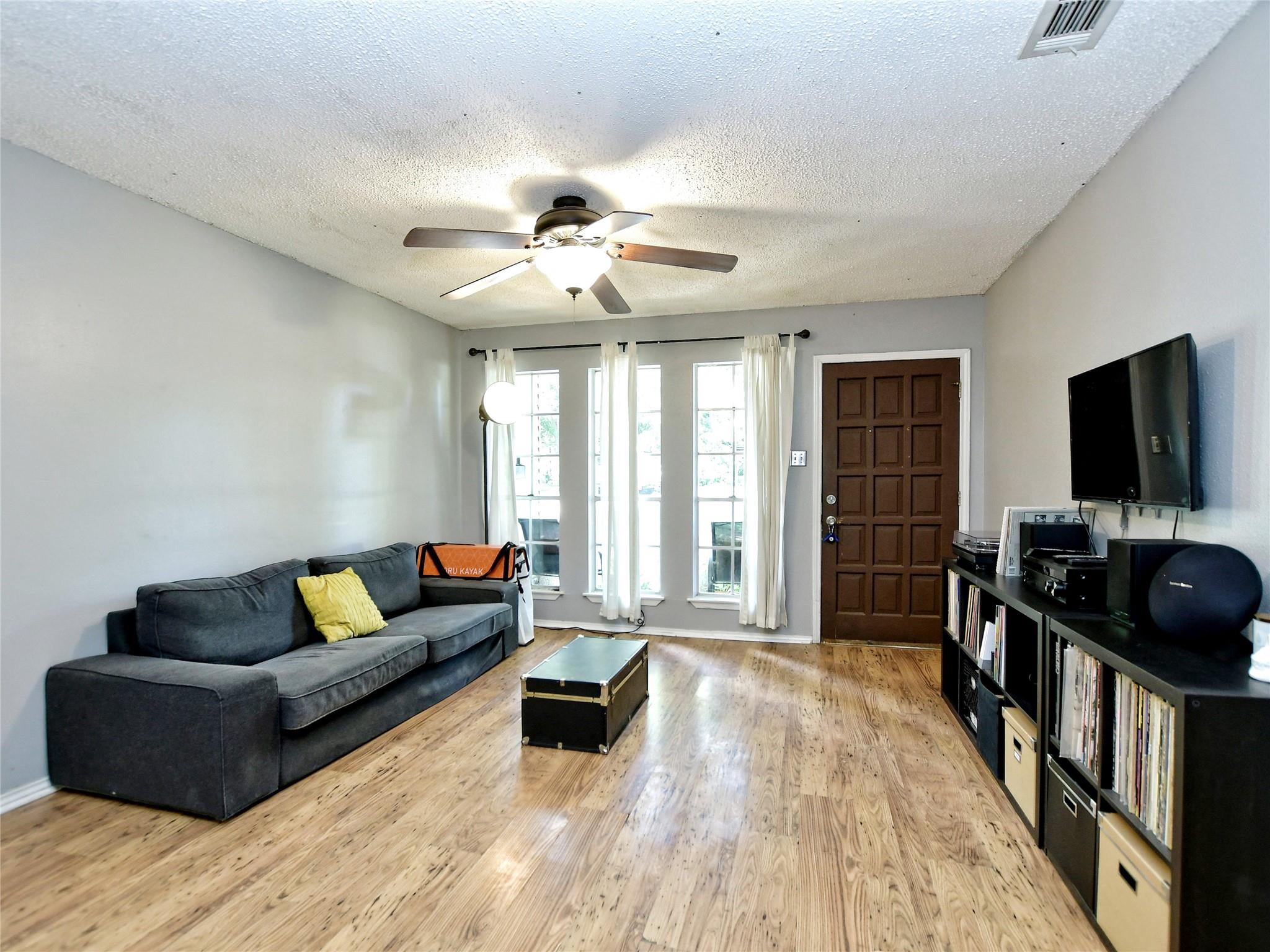 4911 Aberdeen CIR — photo 5