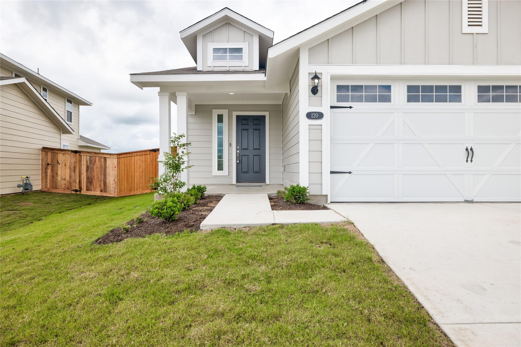 120 Lyndon DR — photo 3