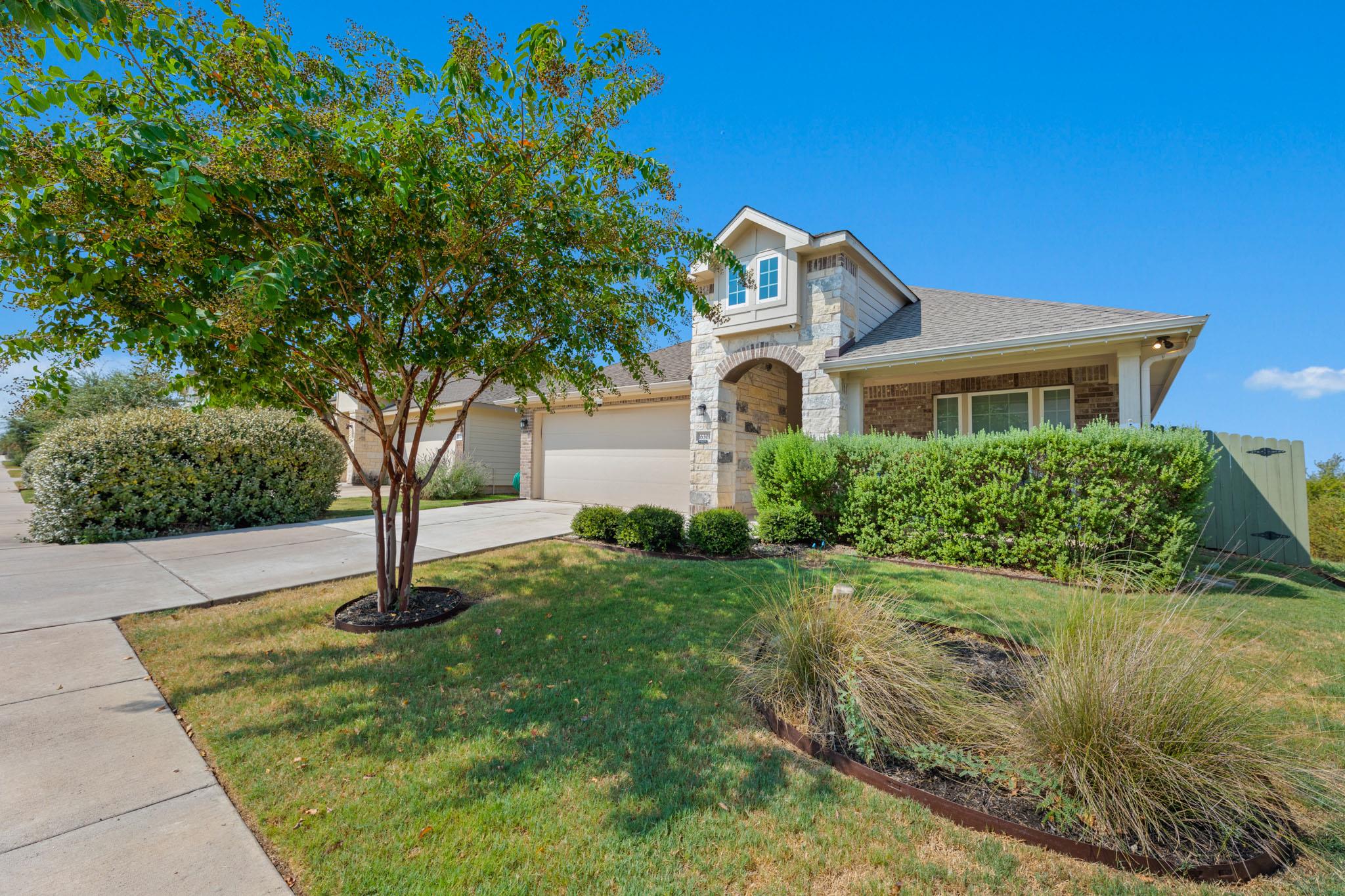 16301 Fetching Ave — photo 3