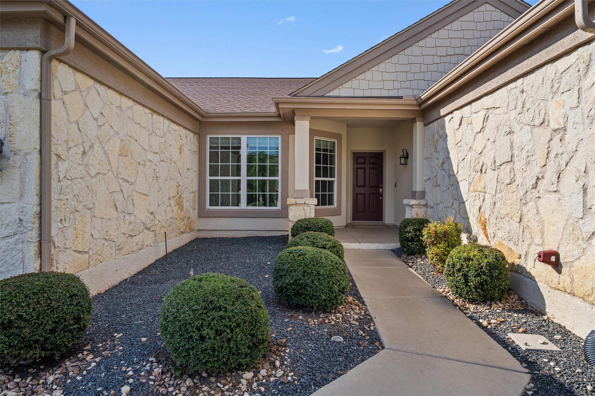 302 Armstrong DR — photo 3