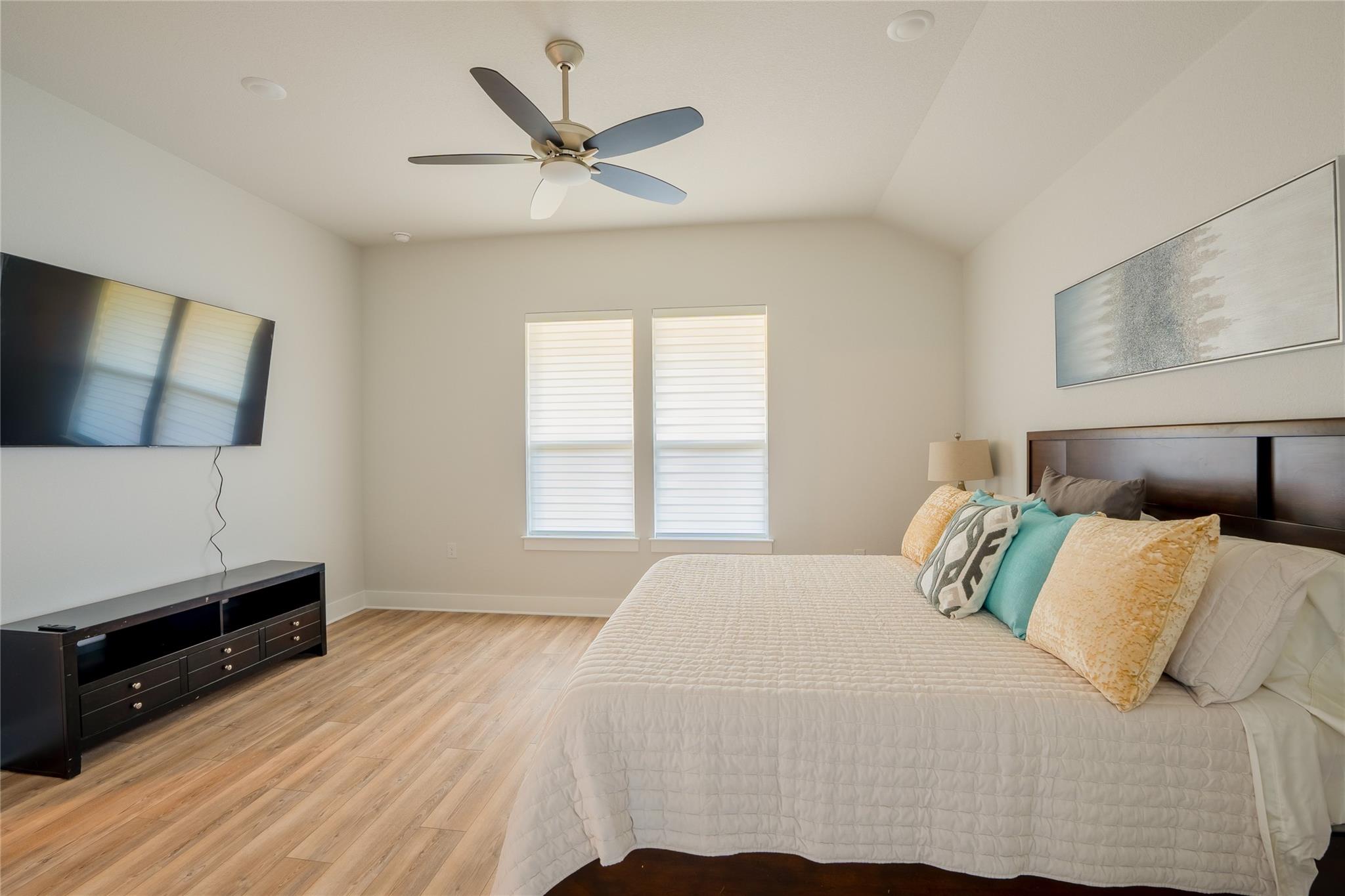 215 Grand Canyon WAY — photo 3