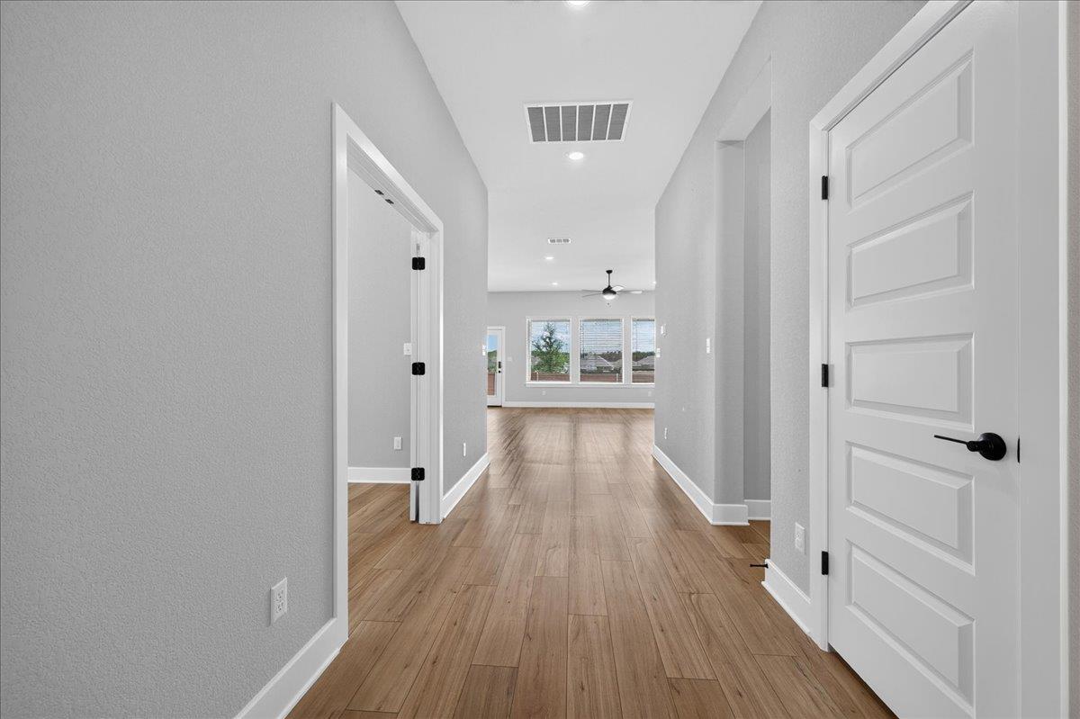 105 Lantana CV — photo 3