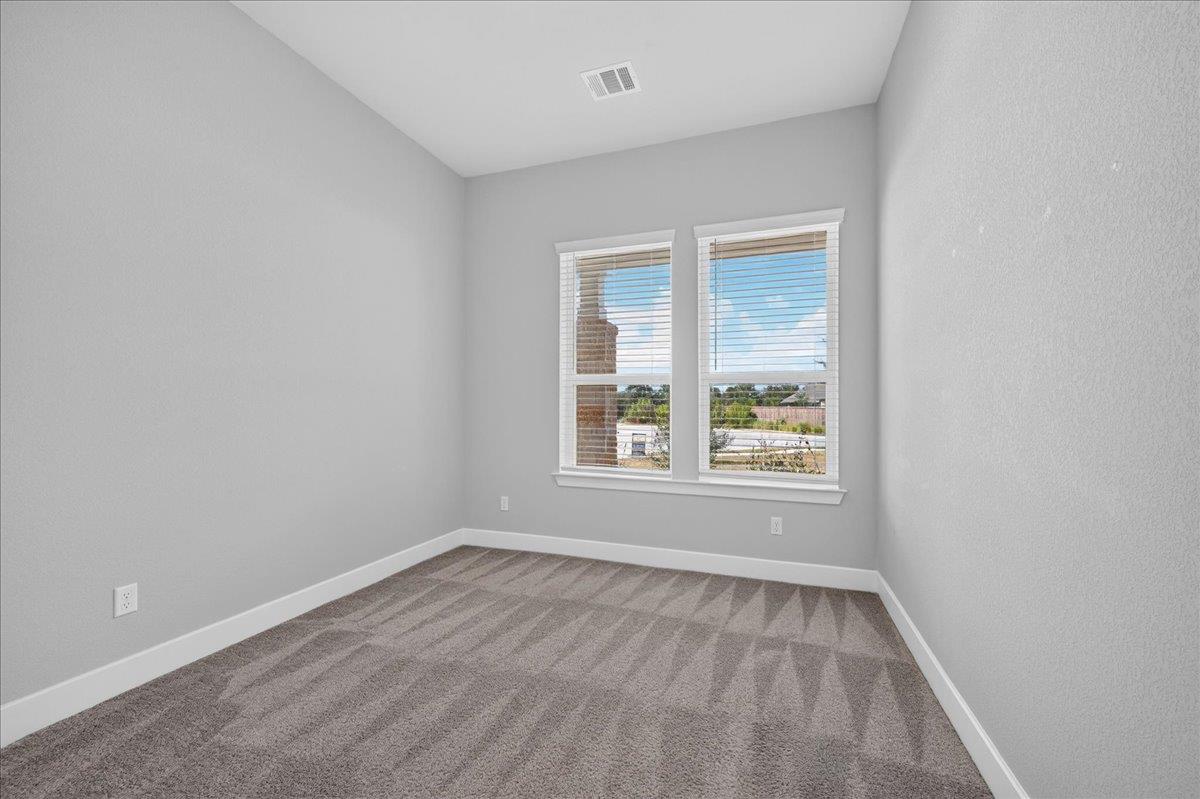 105 Lantana CV — photo 4