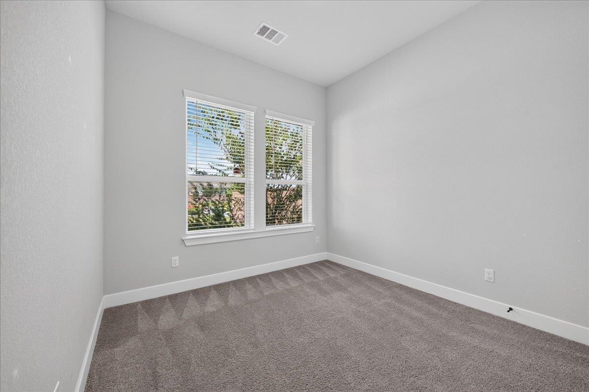 105 Lantana CV — photo 5