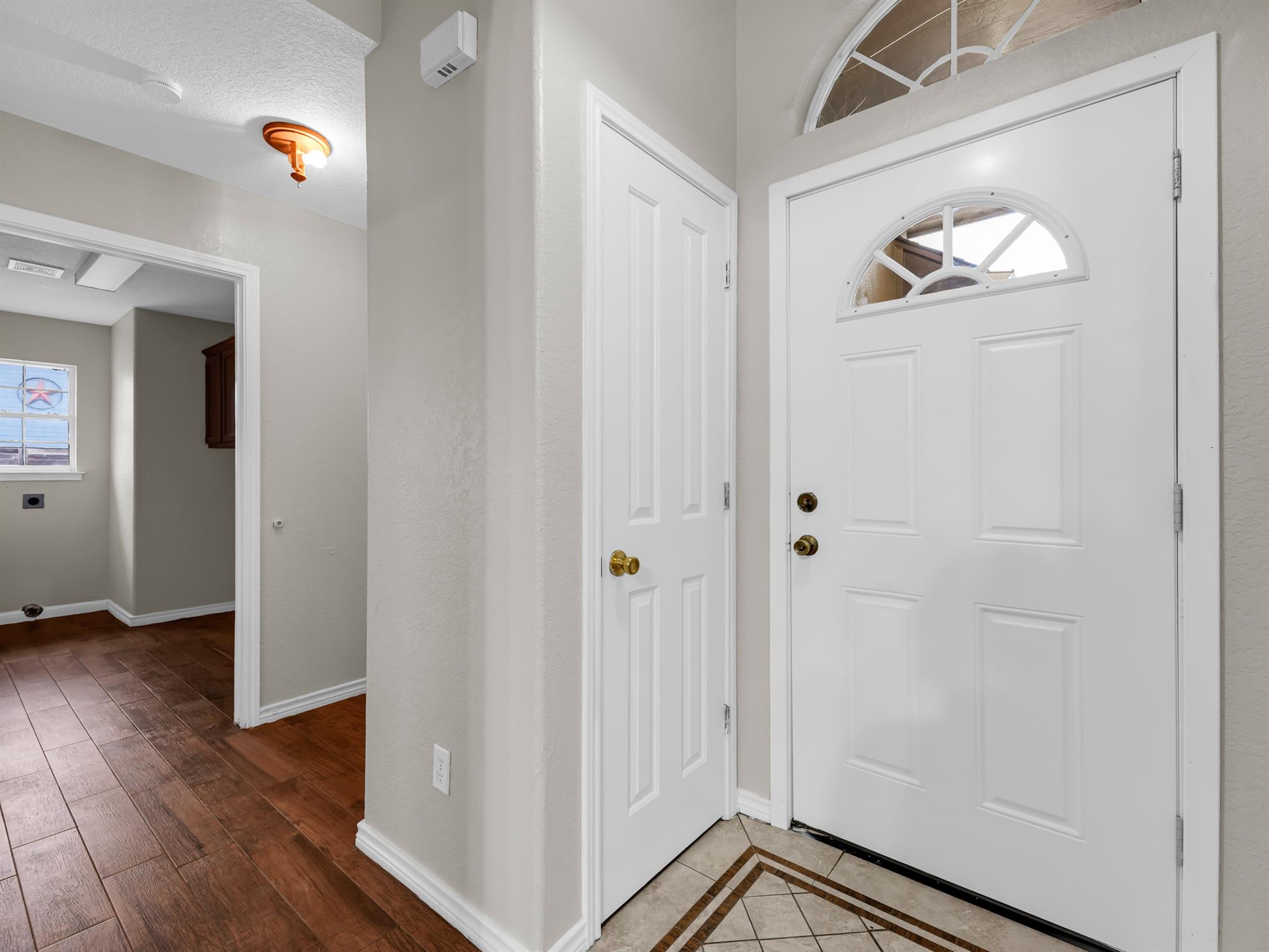 84 Thomas DR — photo 3