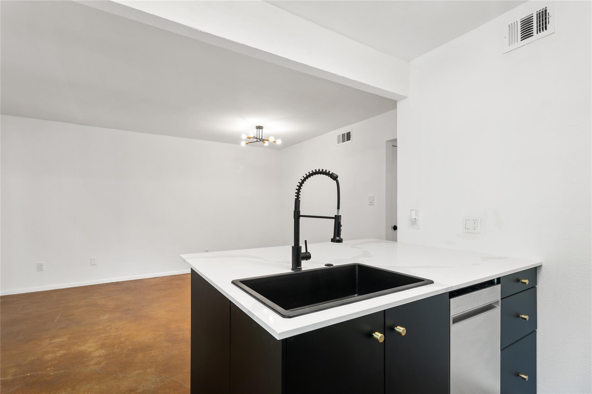 2119 Oxford Ave #B — photo 3