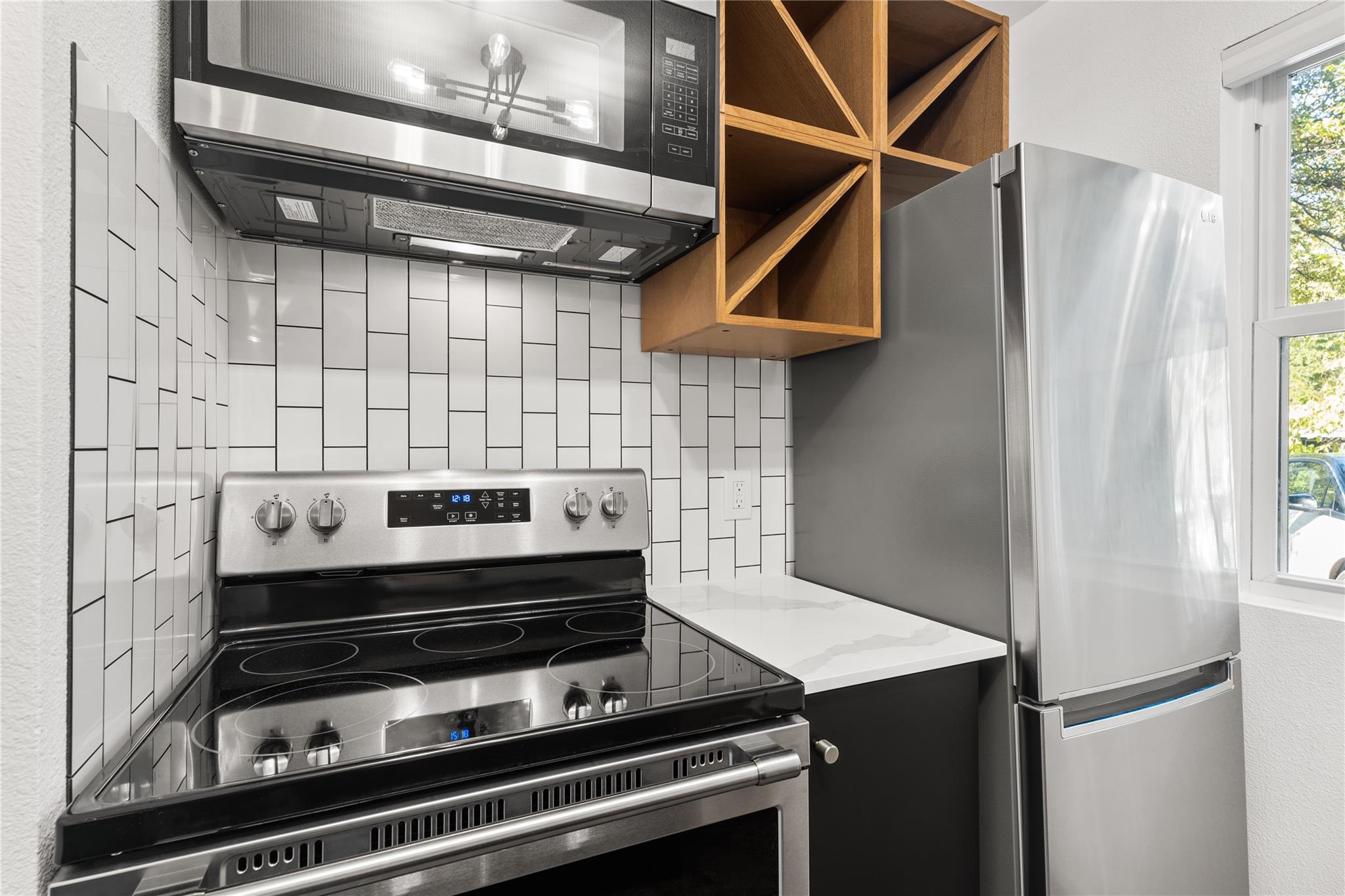 2119 Oxford Ave #B — photo 4