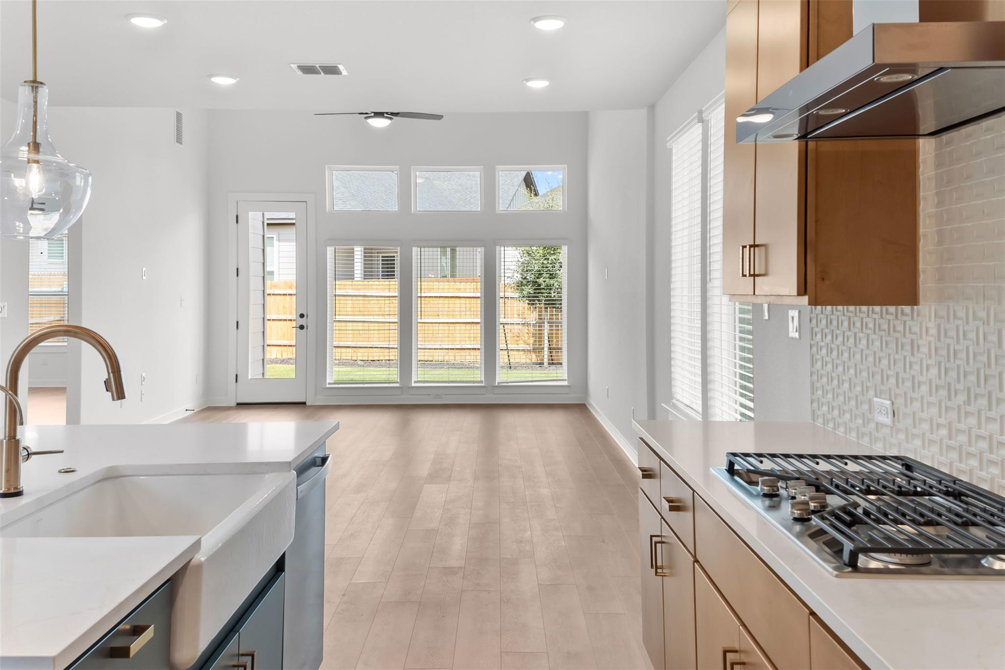 1129 Roger Hanks PKWY #A — photo 4