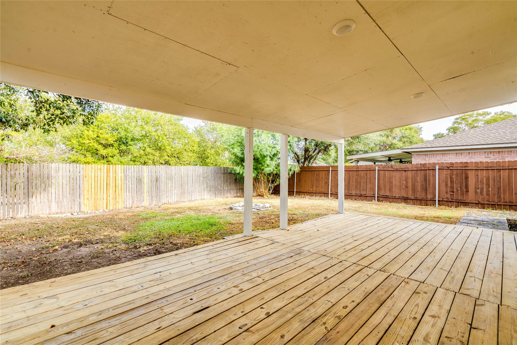 1106 Hughmont DR — photo 3