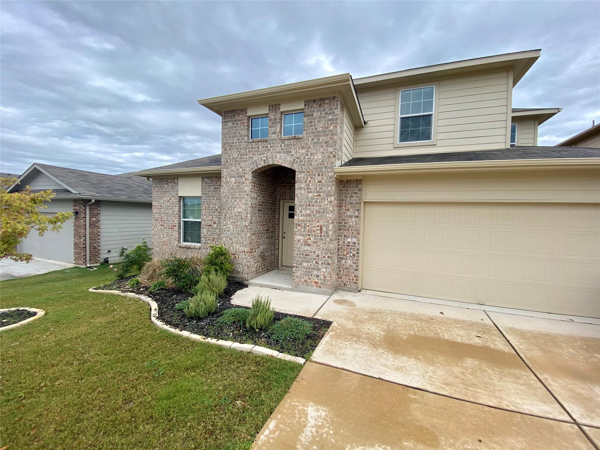 632 Donegal LN