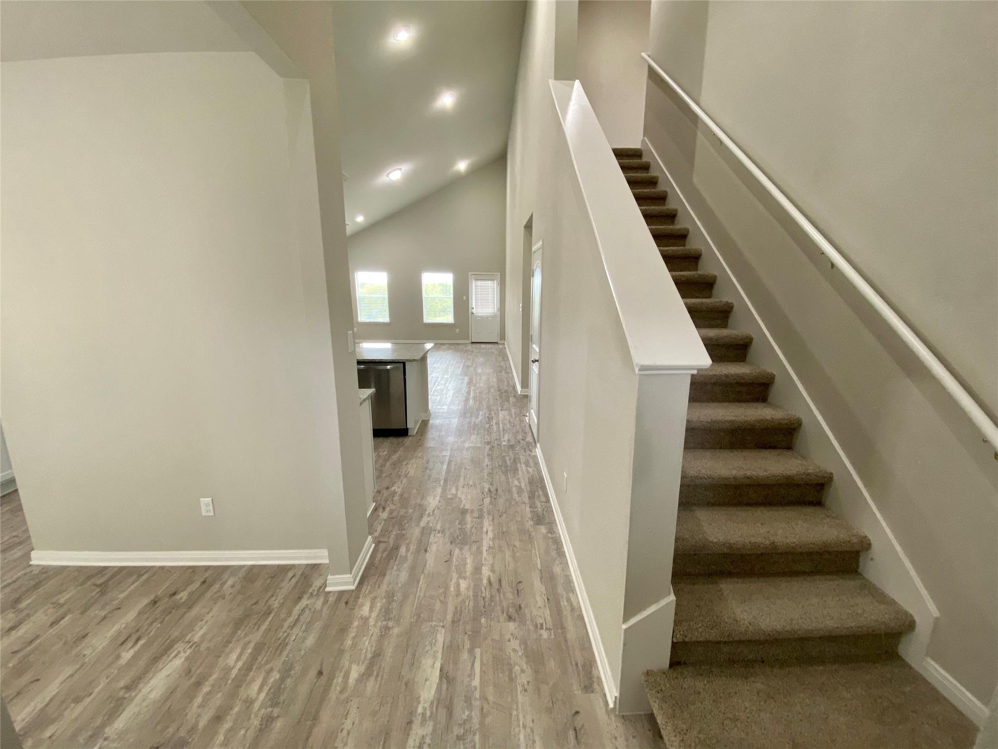 632 Donegal LN — photo 3