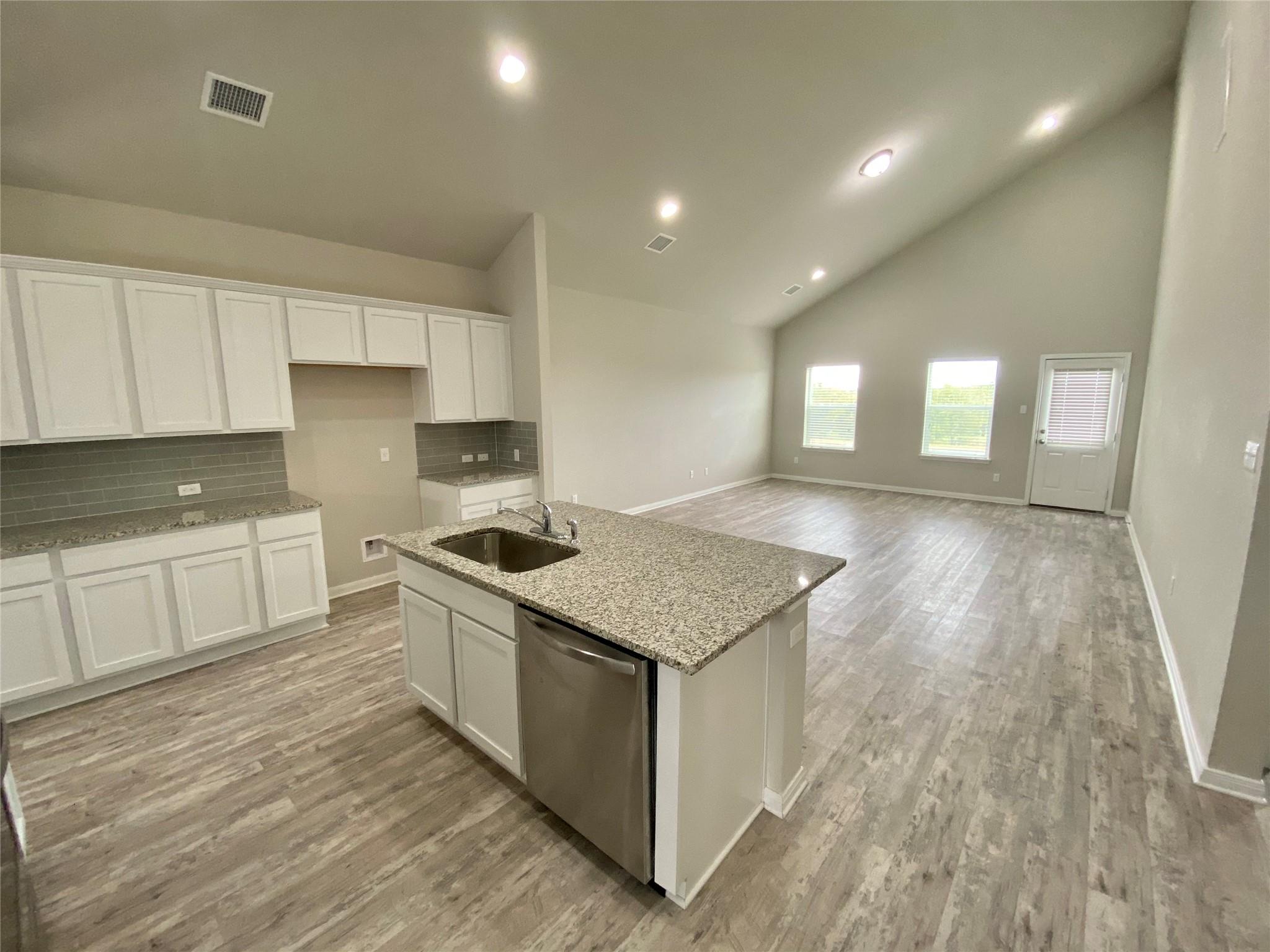 632 Donegal LN — photo 5