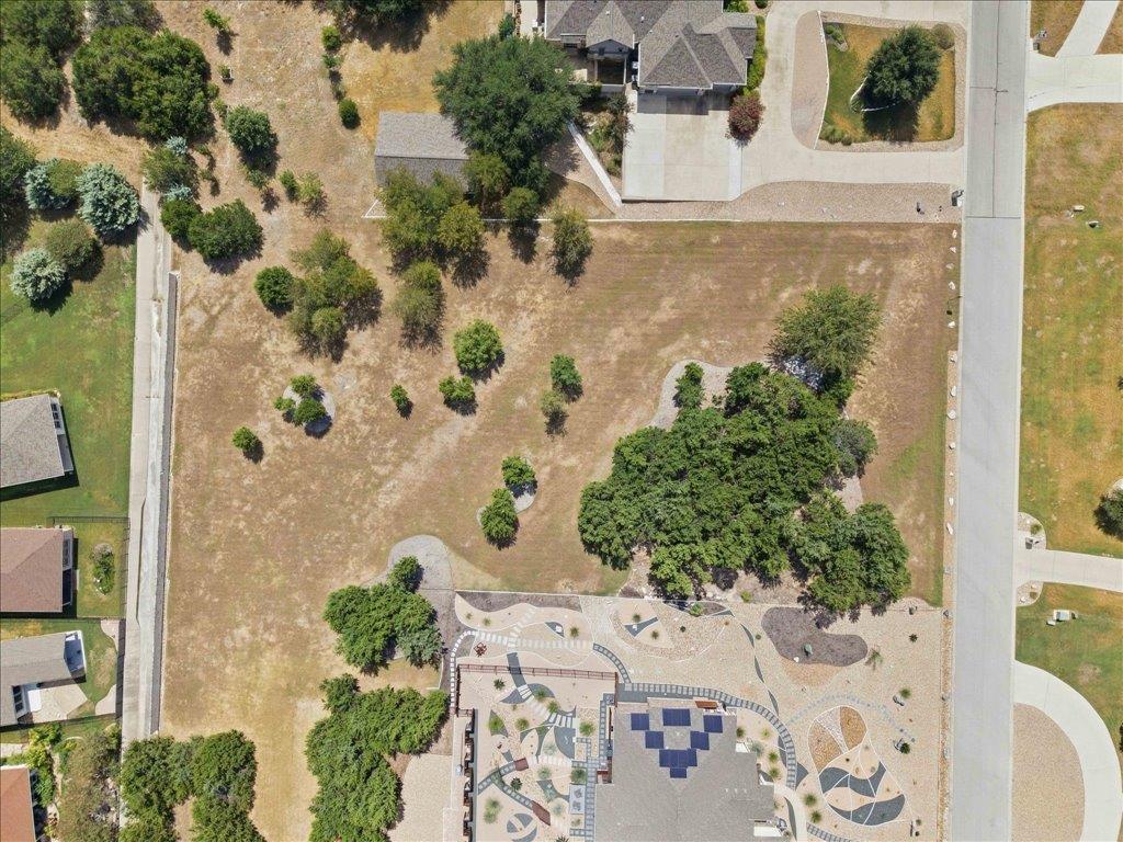 232 Standing Oak DR