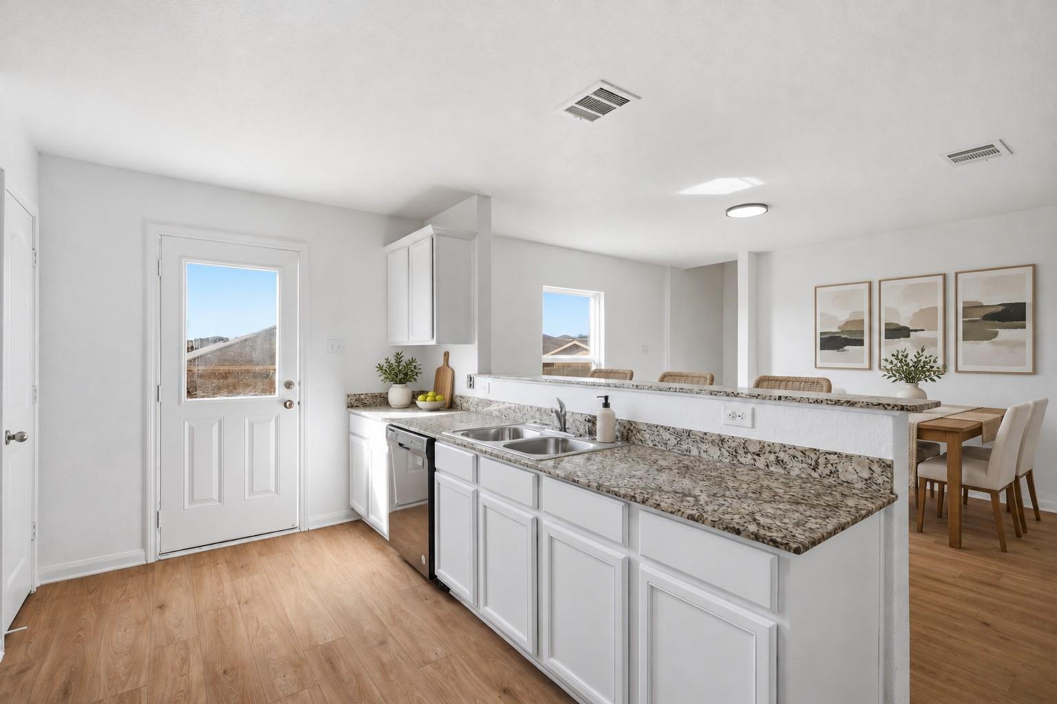1013 Woodward Court CT — photo 4