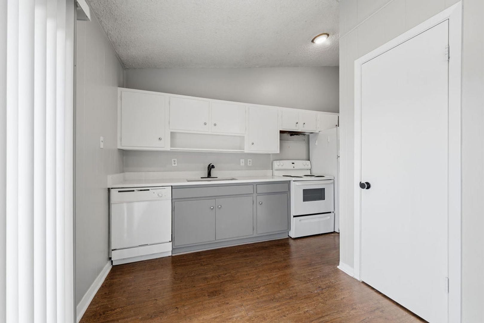 620 51st ST #202 — photo 3