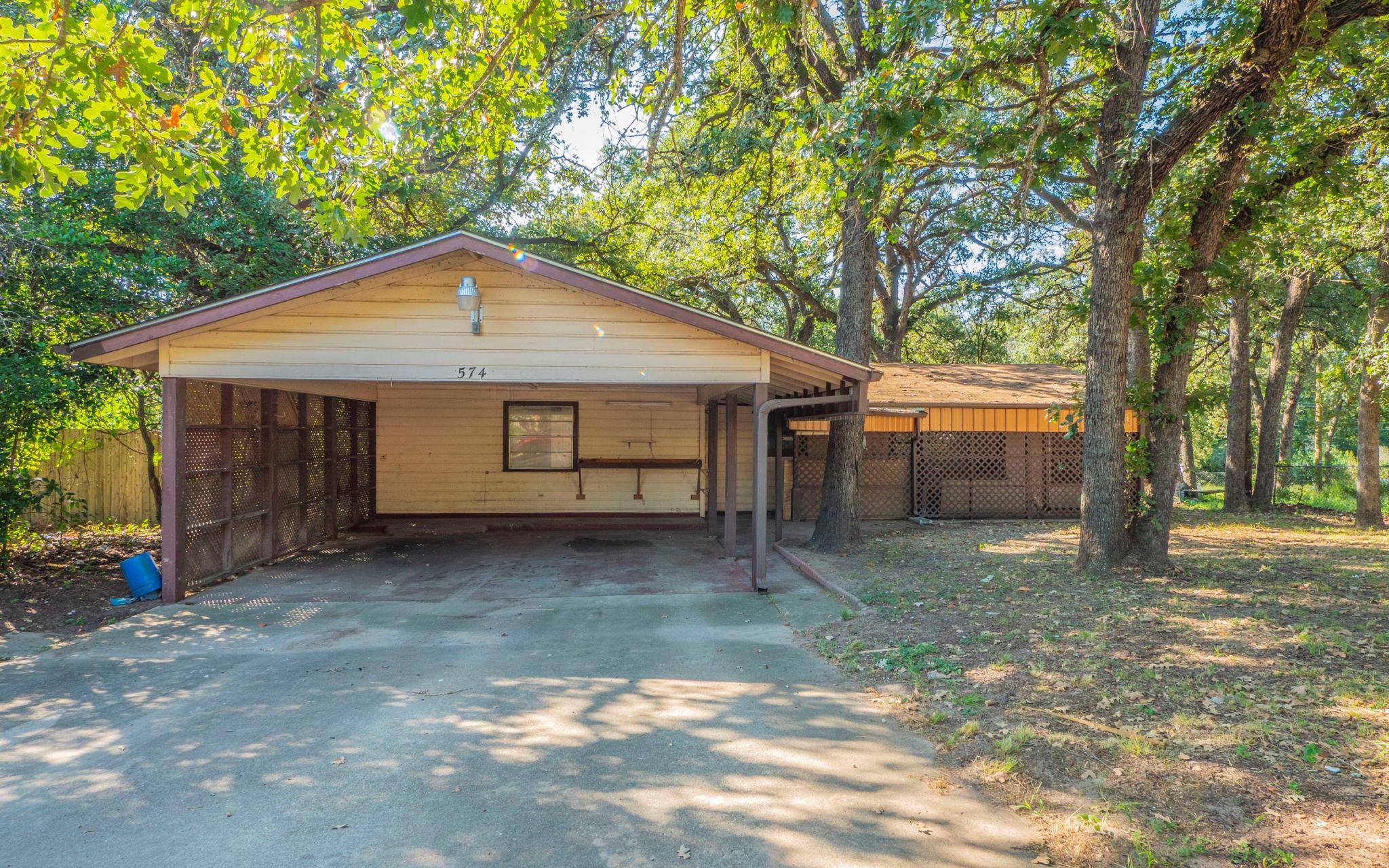 574 Oaklawn DR — photo 3
