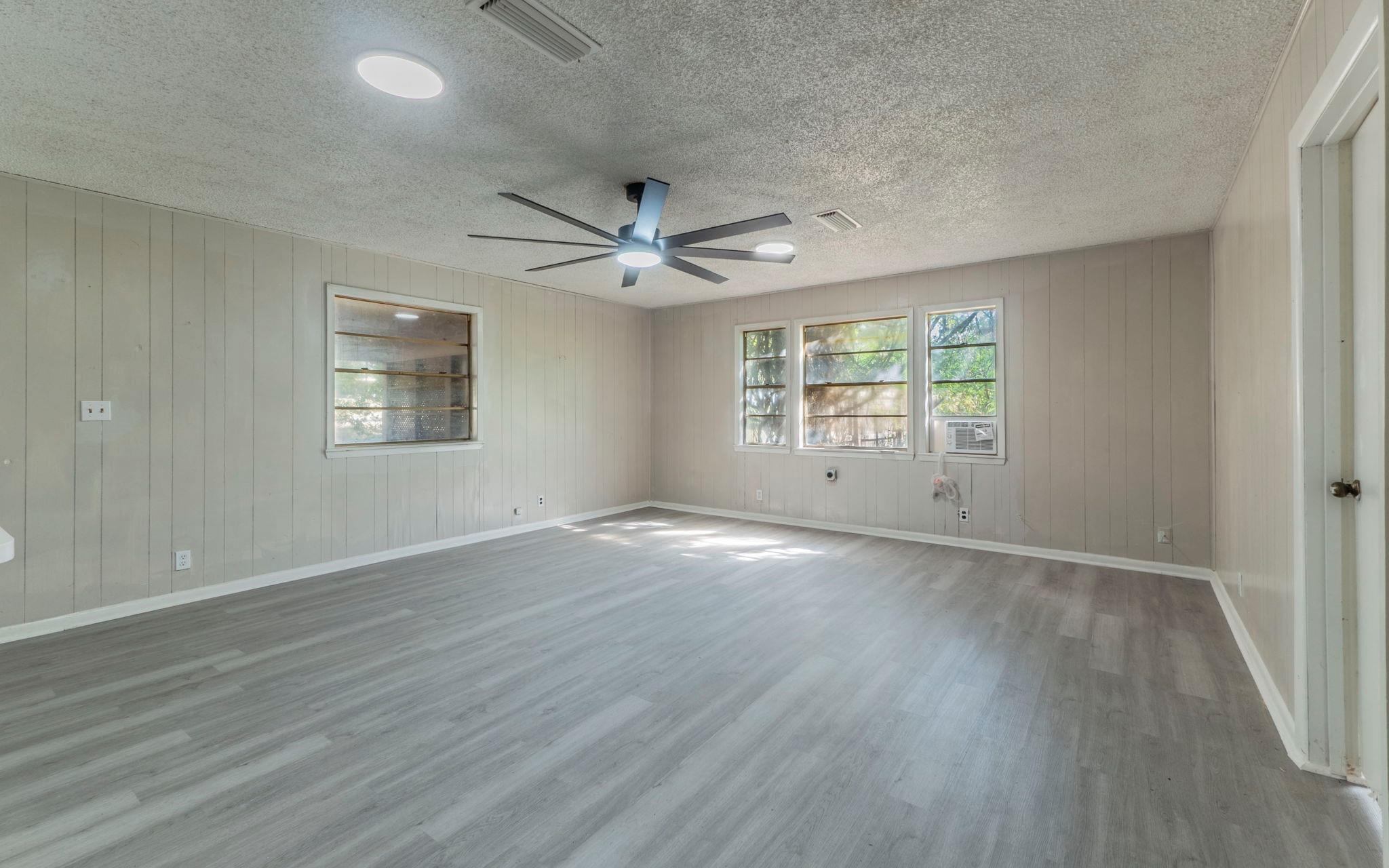 574 Oaklawn DR — photo 5