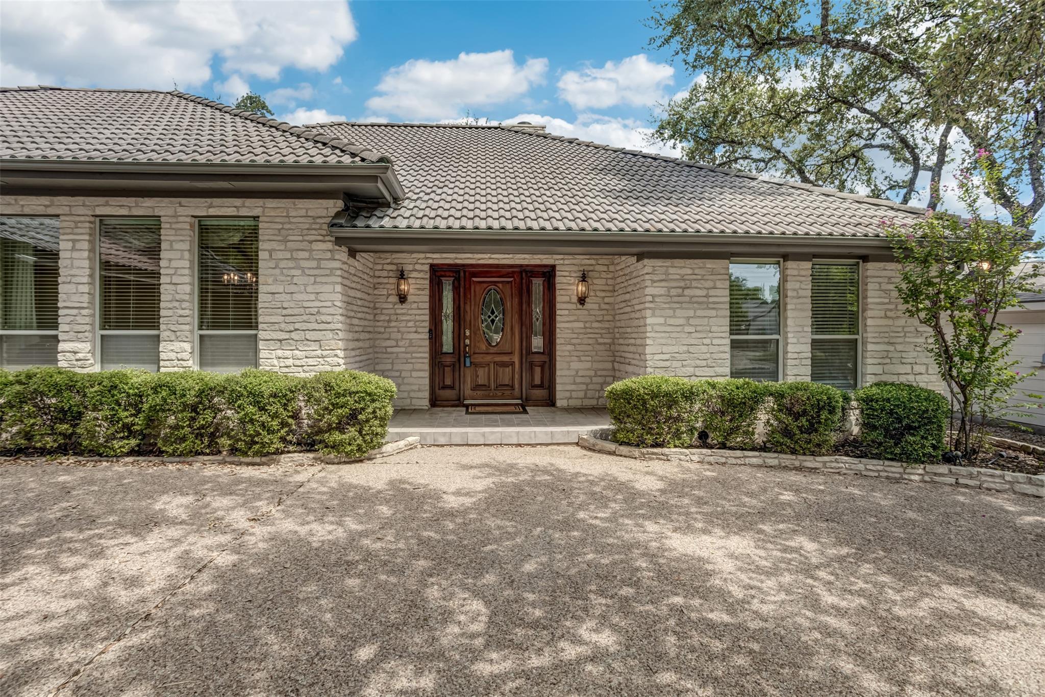 410 Rolling Green DR — photo 3
