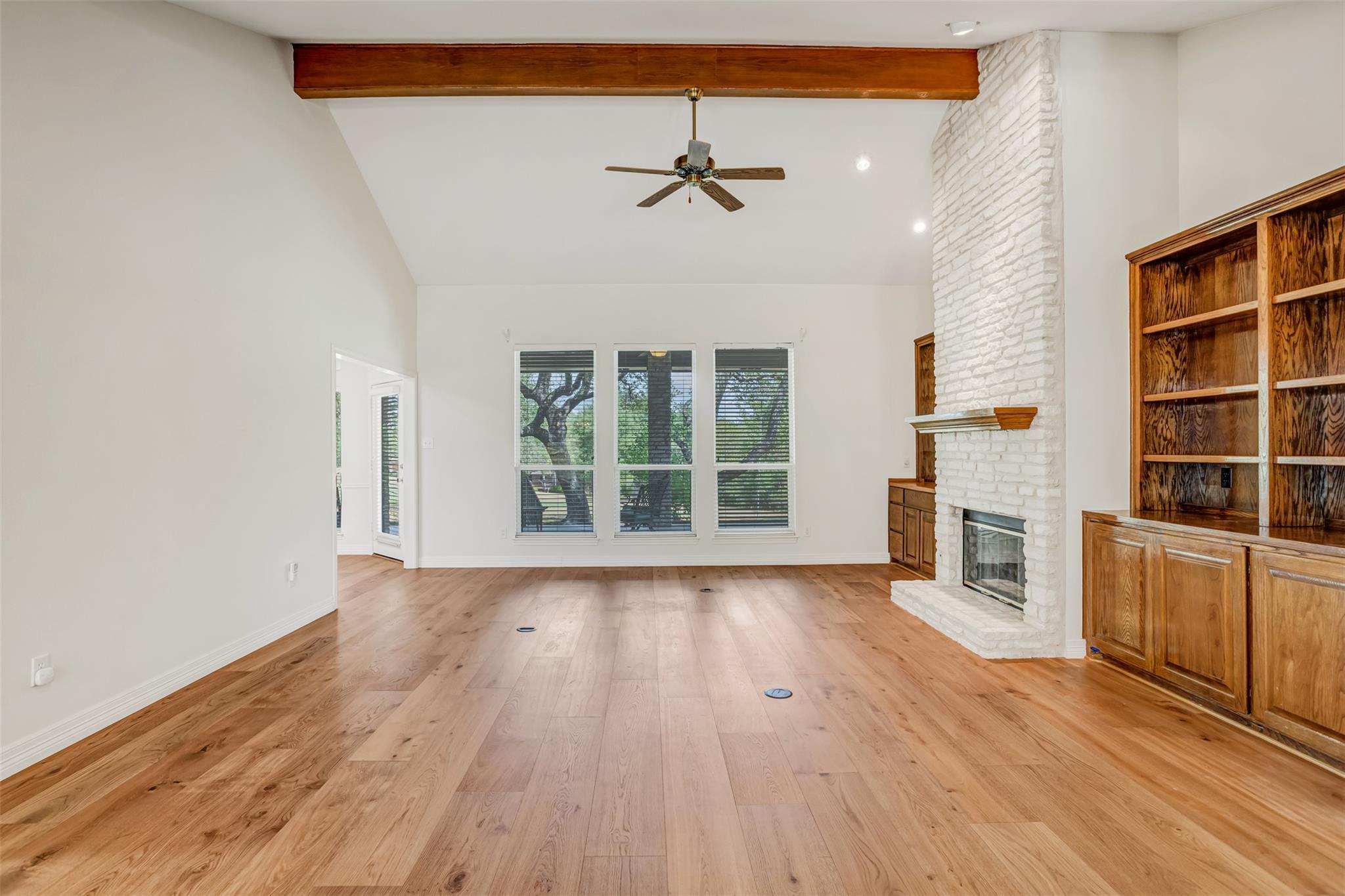 410 Rolling Green DR — photo 4