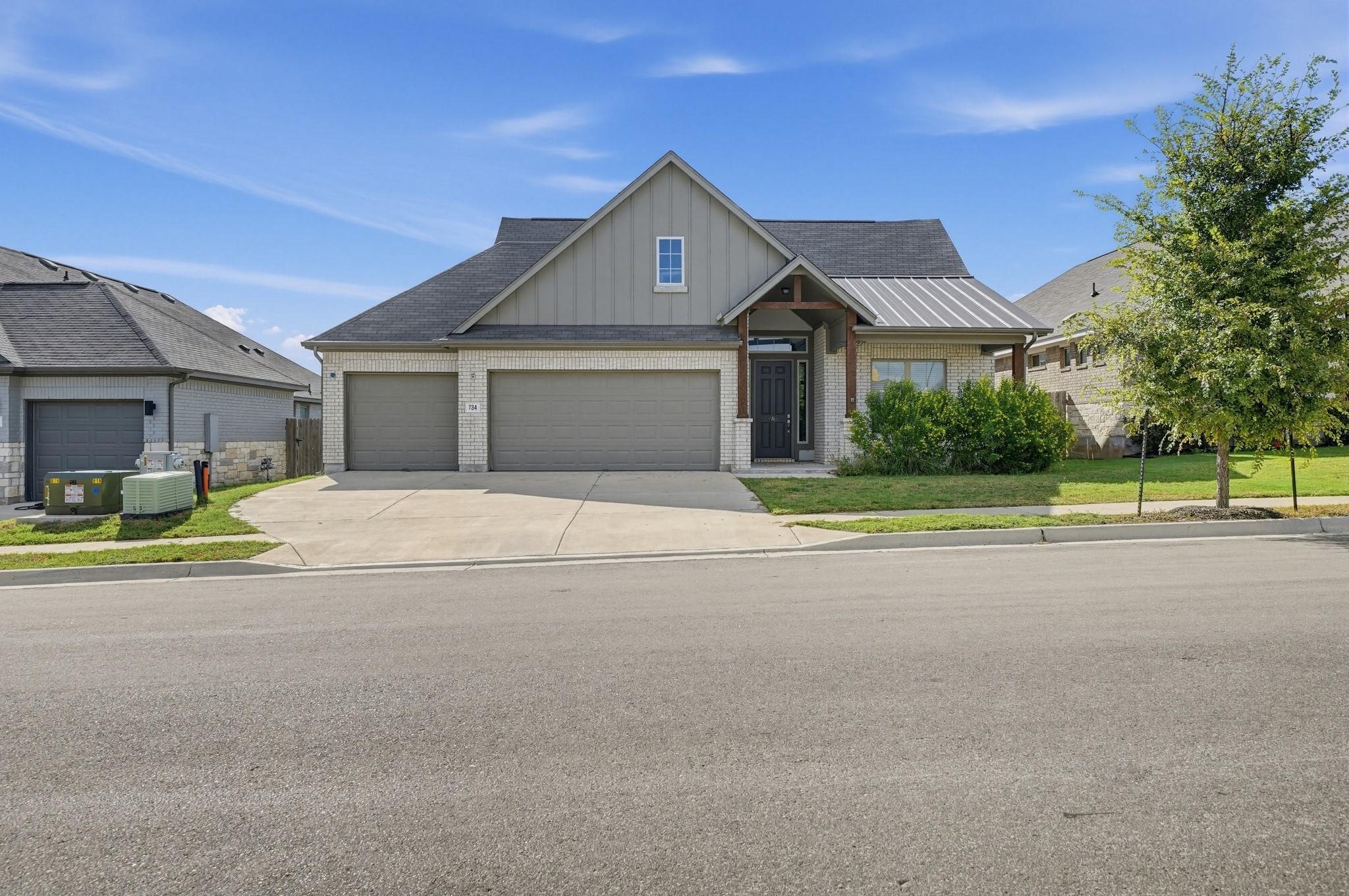 734 Treadwell LN