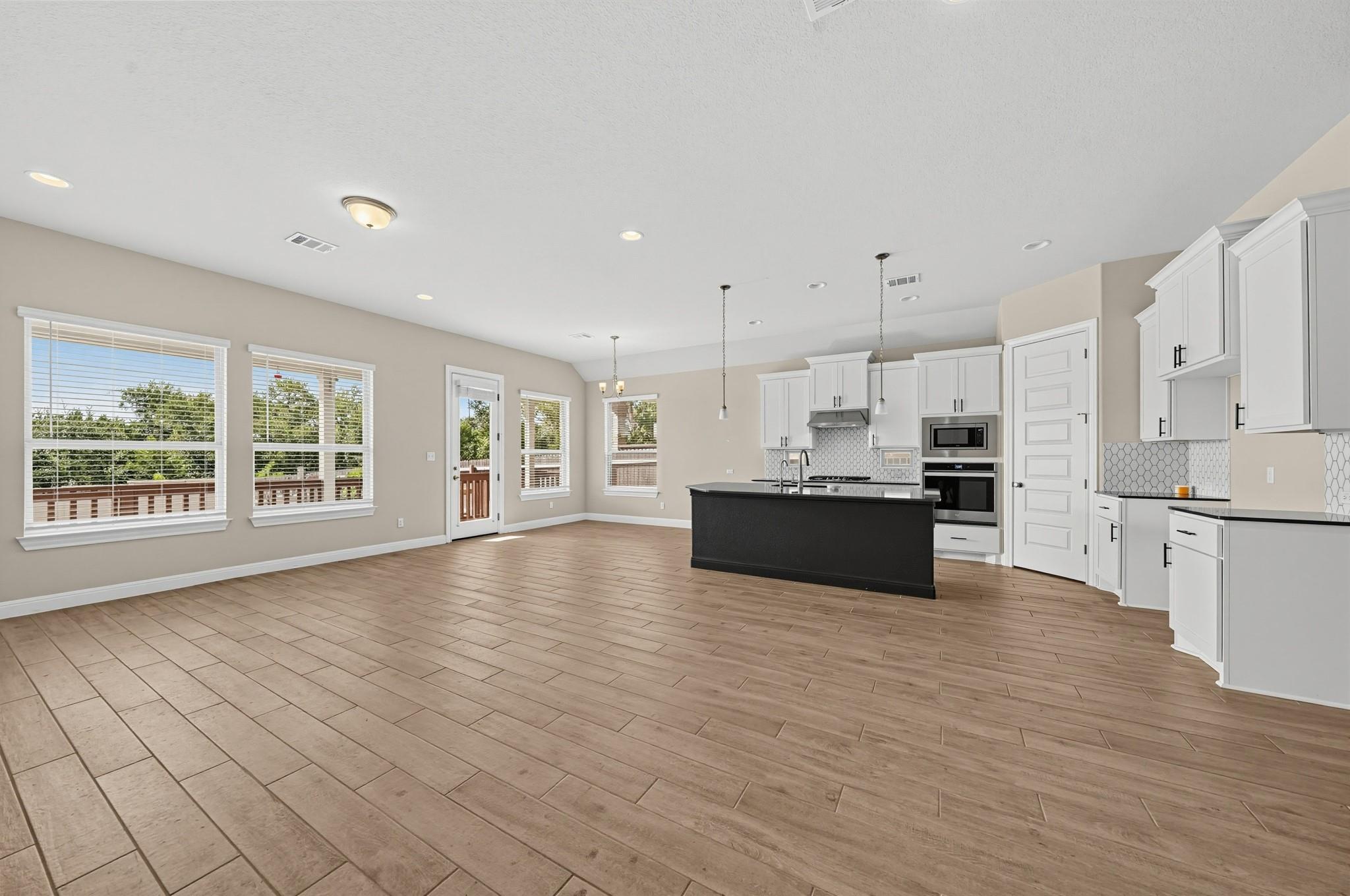 734 Treadwell LN — photo 4