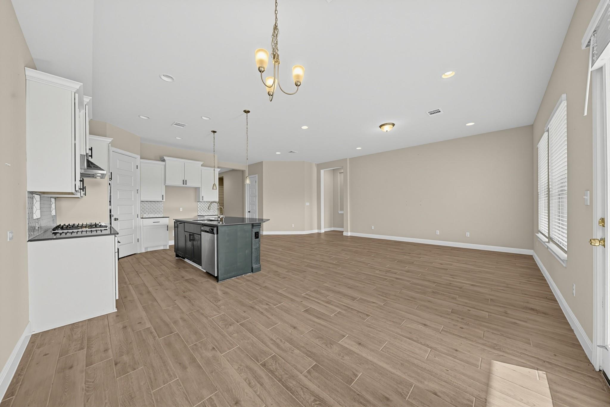 734 Treadwell LN — photo 5