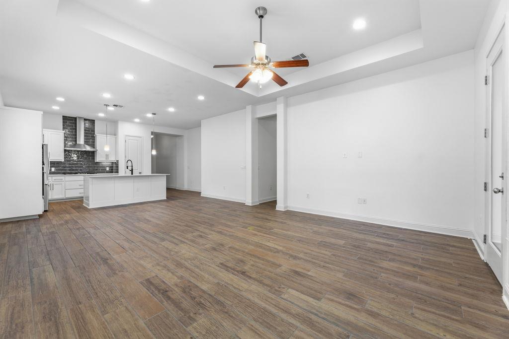5209 Mandevilla DR — photo 3